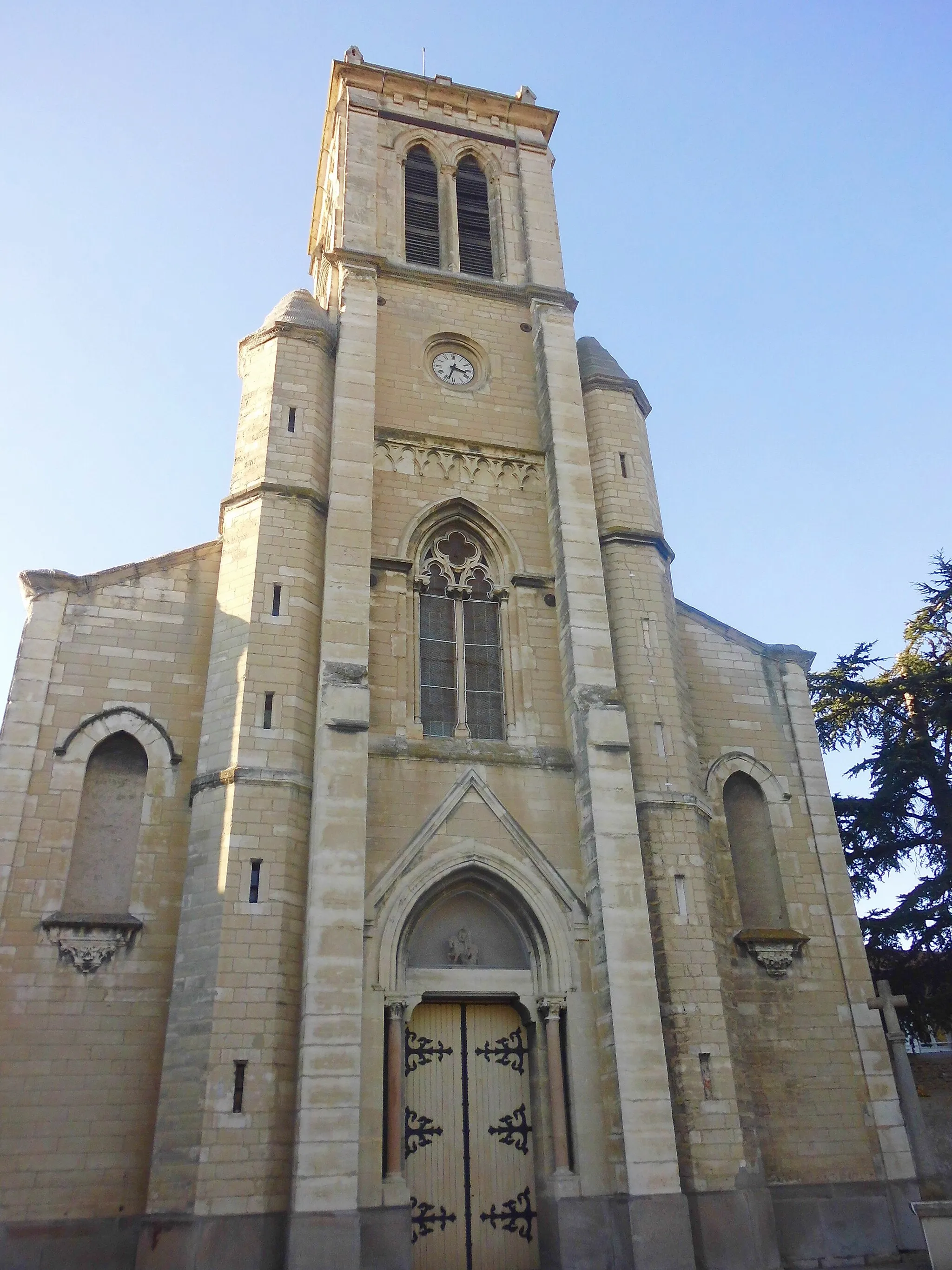 Photo showing: Saint-Martin-en-Coailleux (Loire), église, avril 2014.