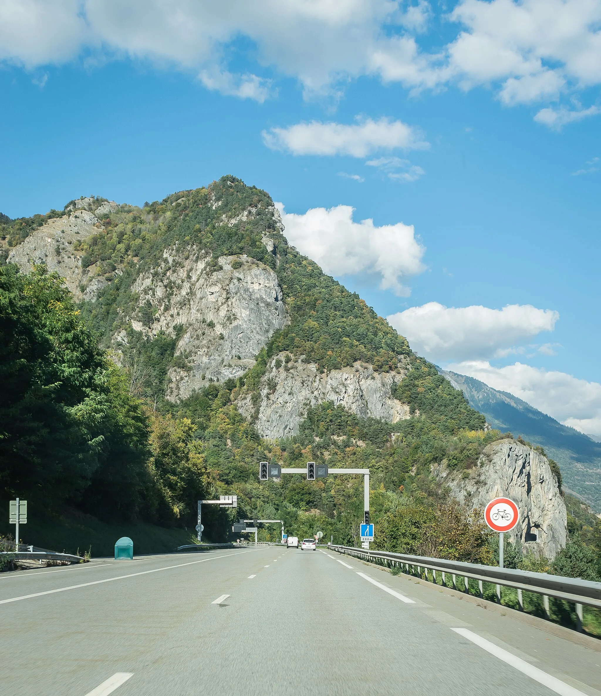 Photo showing: Road N90 near Albertville, Savoie, France