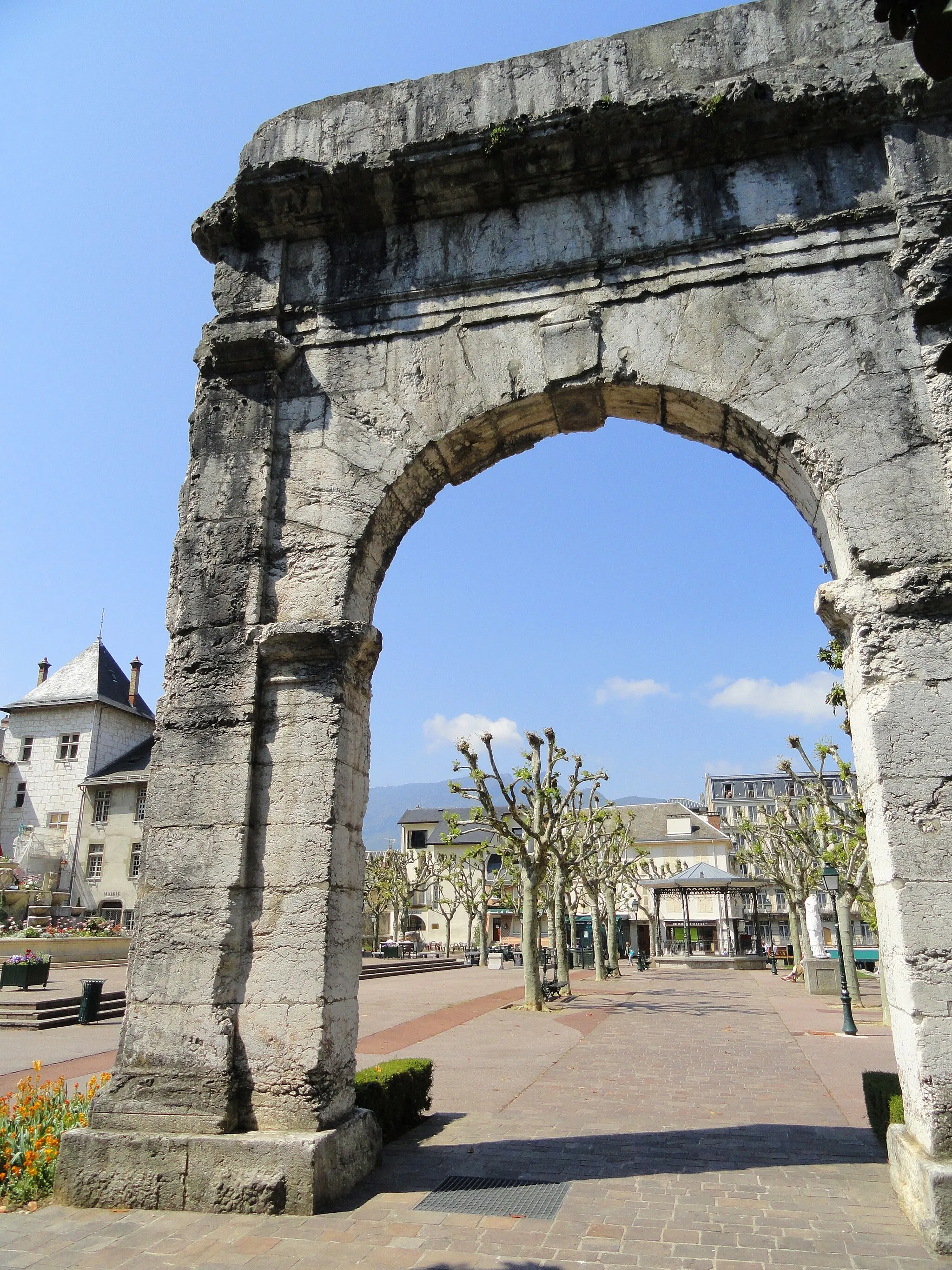 Photo showing: Arc de Campanus, Aix-les-Bains, France.