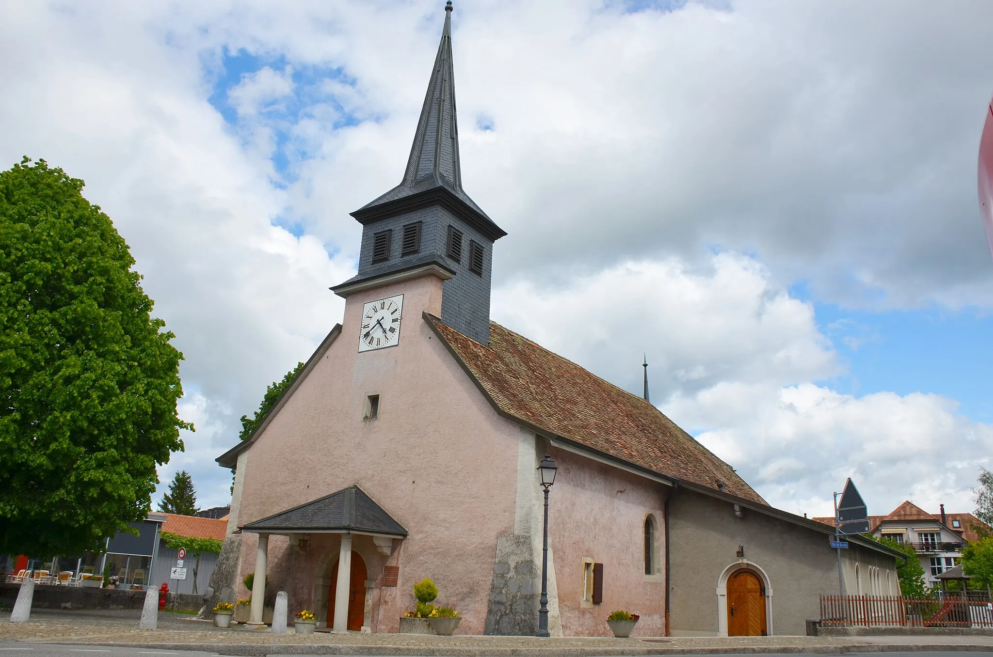 Photo showing: church of Crassier at the French/Swiss border in the Jura