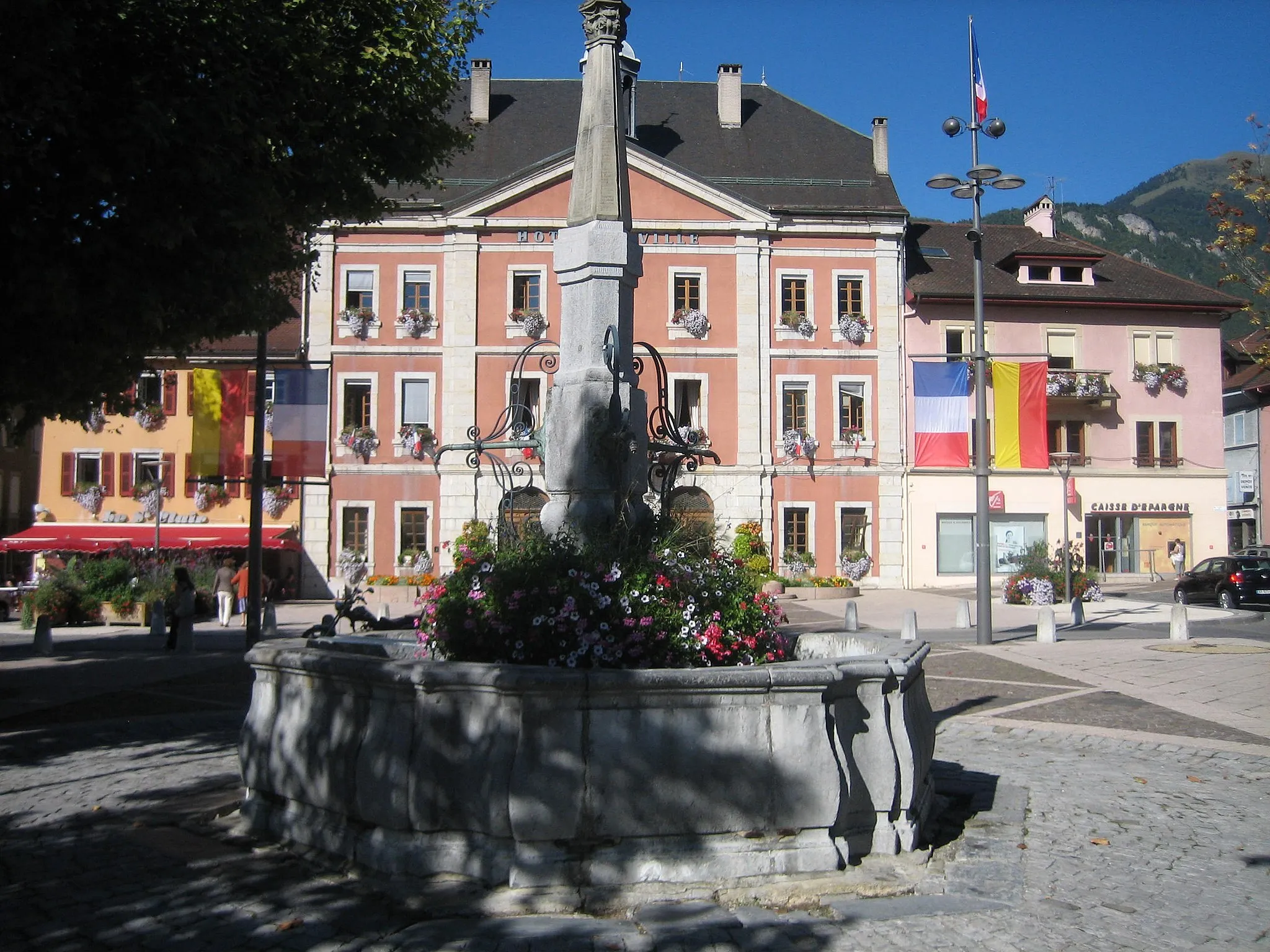 Photo showing: Fontaine de la Place de l'Hôtel de Ville, Bonneville - construite en 1786