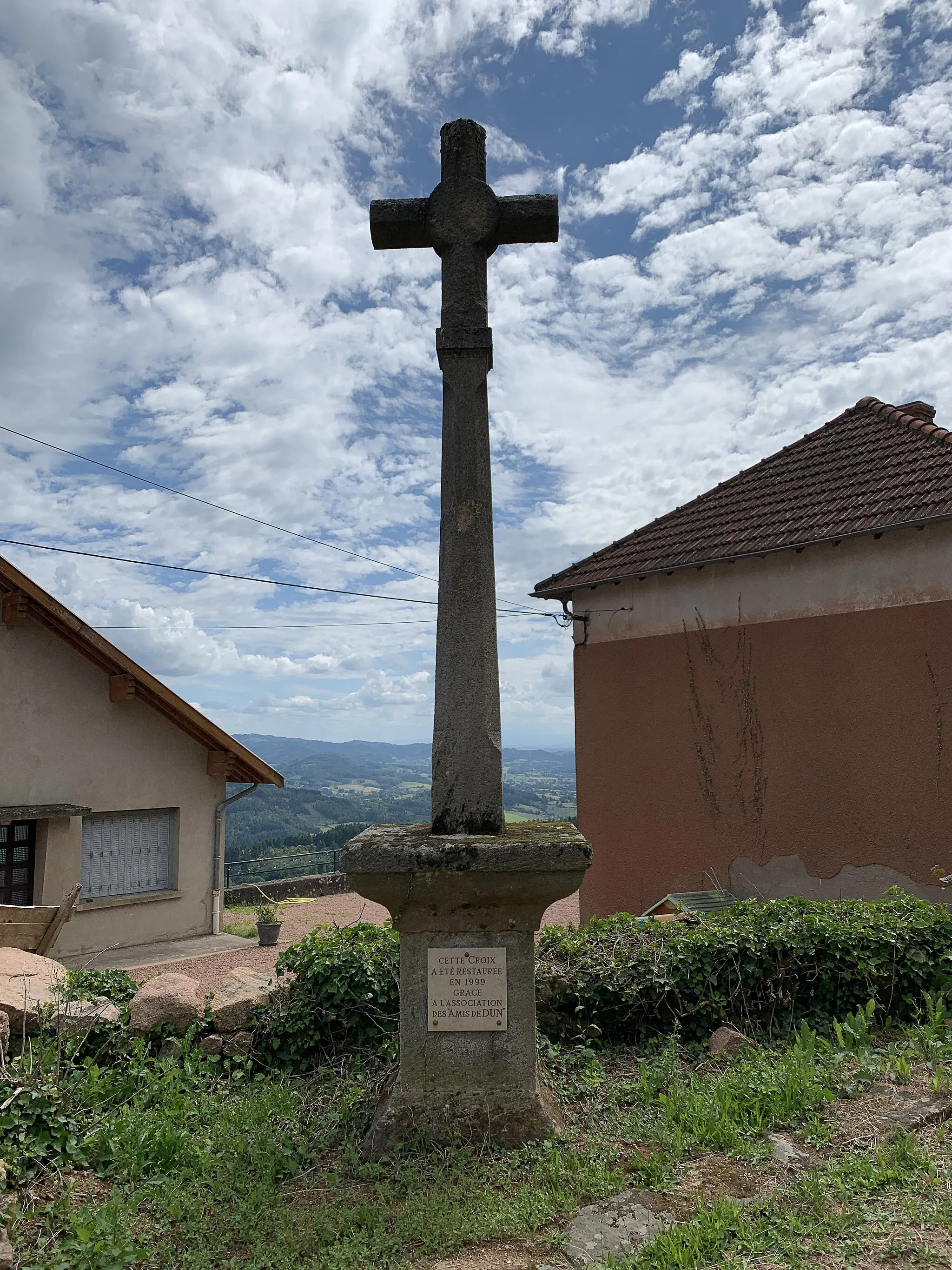 Photo showing: Croix de Dun, Saint-Racho.