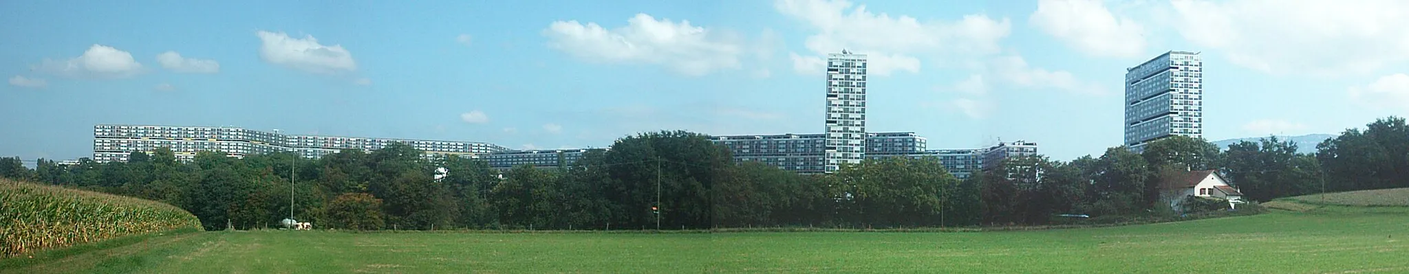 Photo showing: Un panorama de la cité du Lignon depuis Loëx (Suisse)