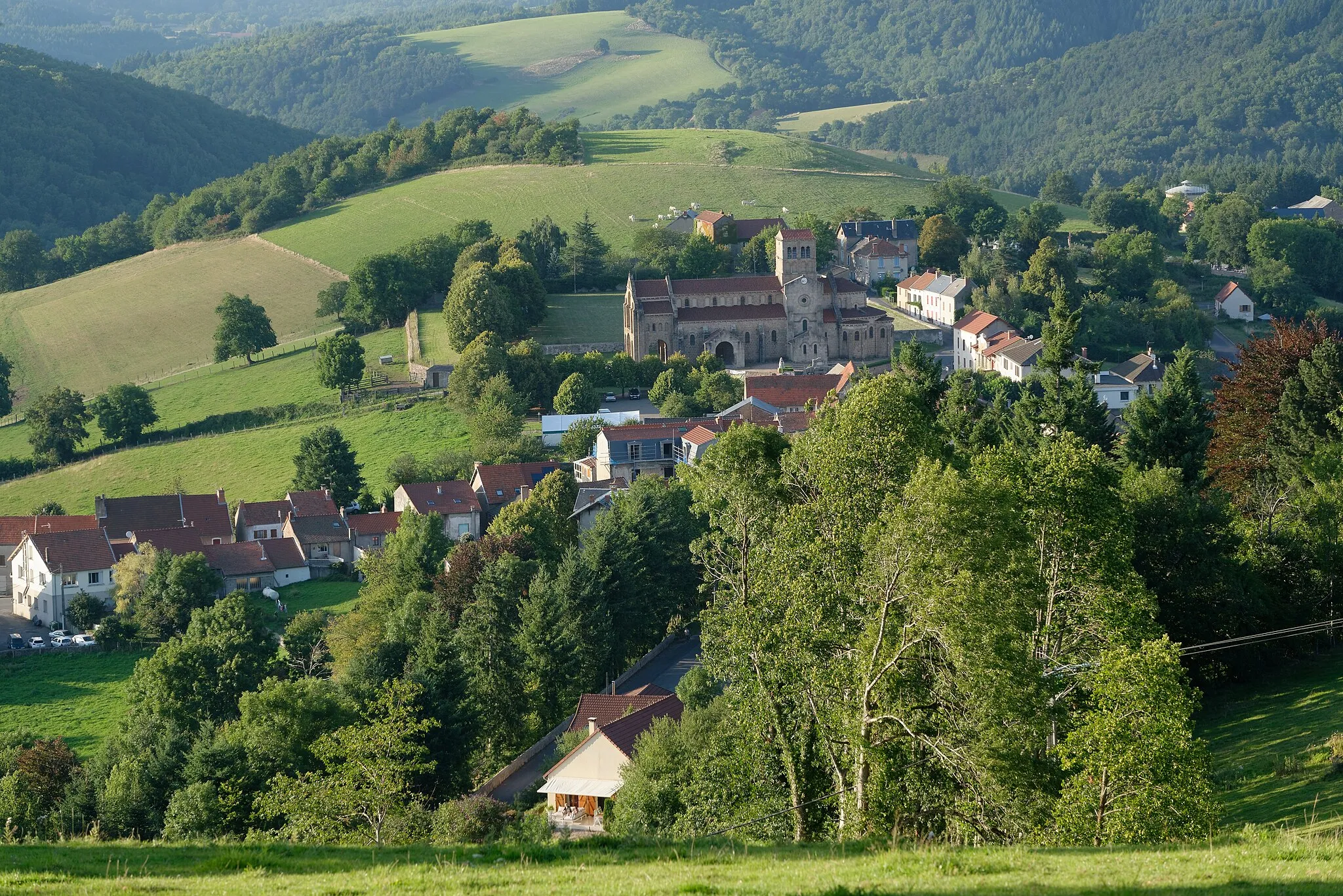 Photo showing: Village de Châtel-Montagne, dans l'Allier, depuis le Puy du Roc.