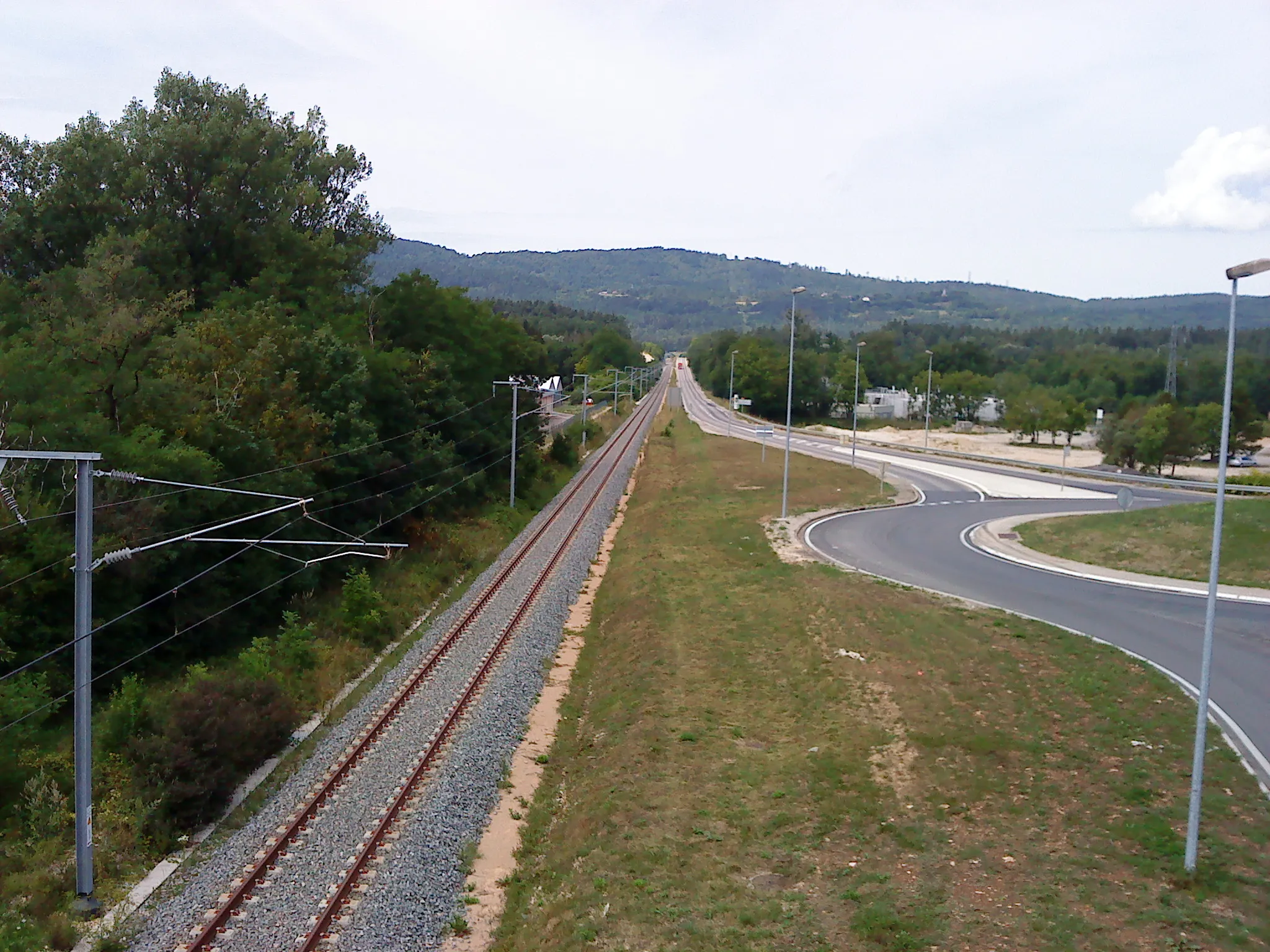 Photo showing: Vue depuis le pont-route remplaçant la PN37 de la ligne du Haut-Bugey, dans le sens Bellegarde-Bourg