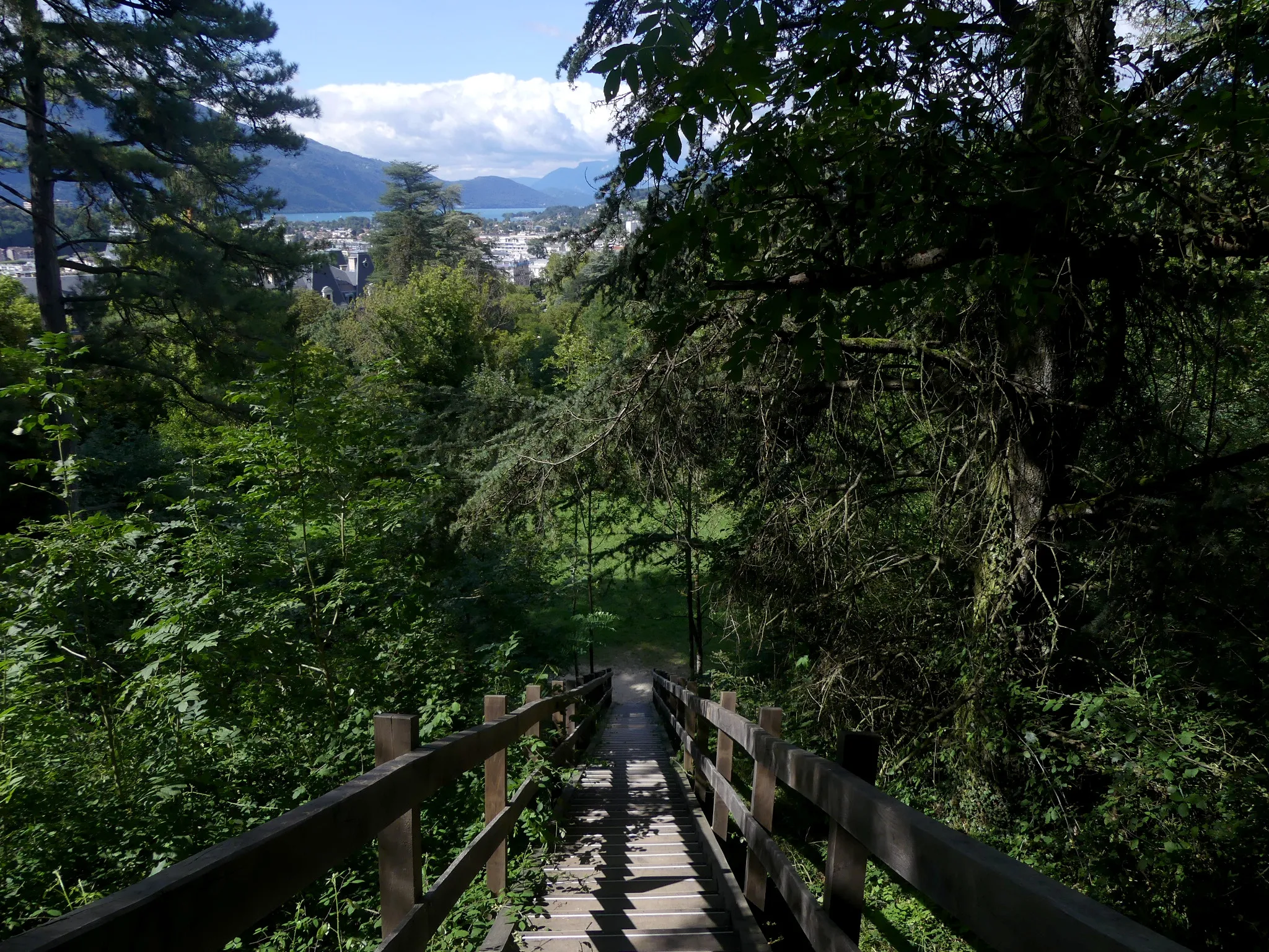 Photo showing: Sight of public stairs in Bois-Vidal park of Aix-les-Bains, Savoie, France.