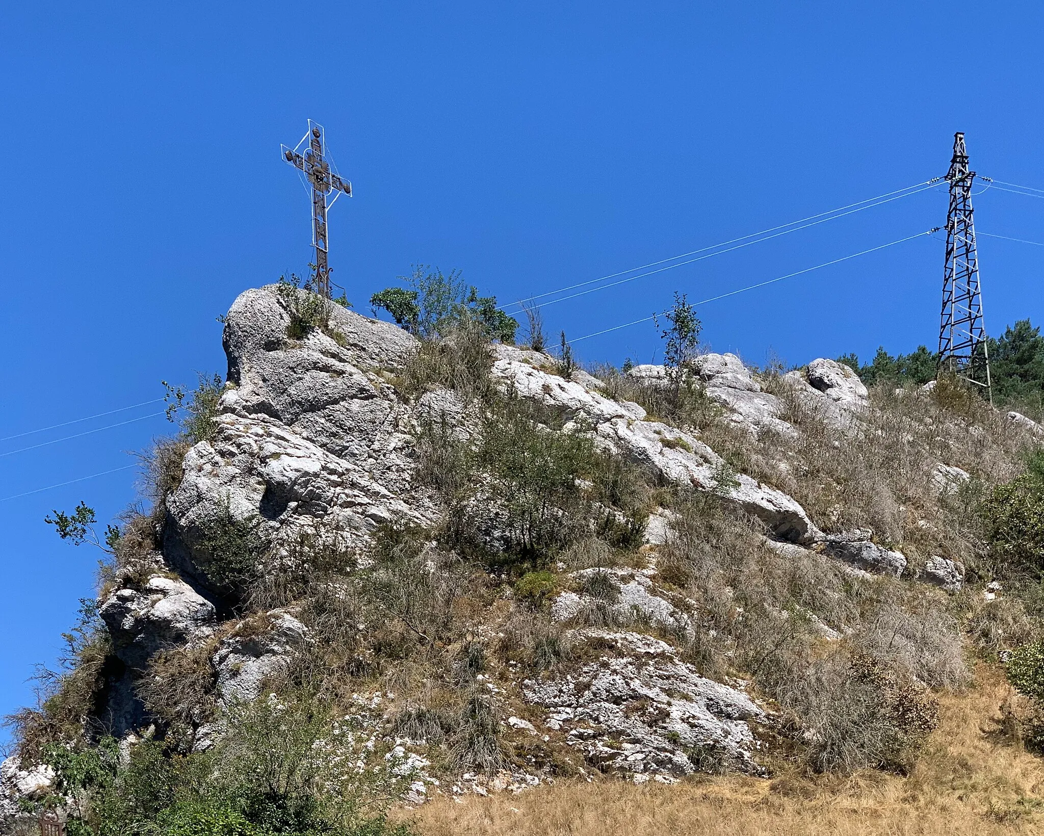 Photo showing: Croix sur un rocher à Matafelon-Granges (août 2020).