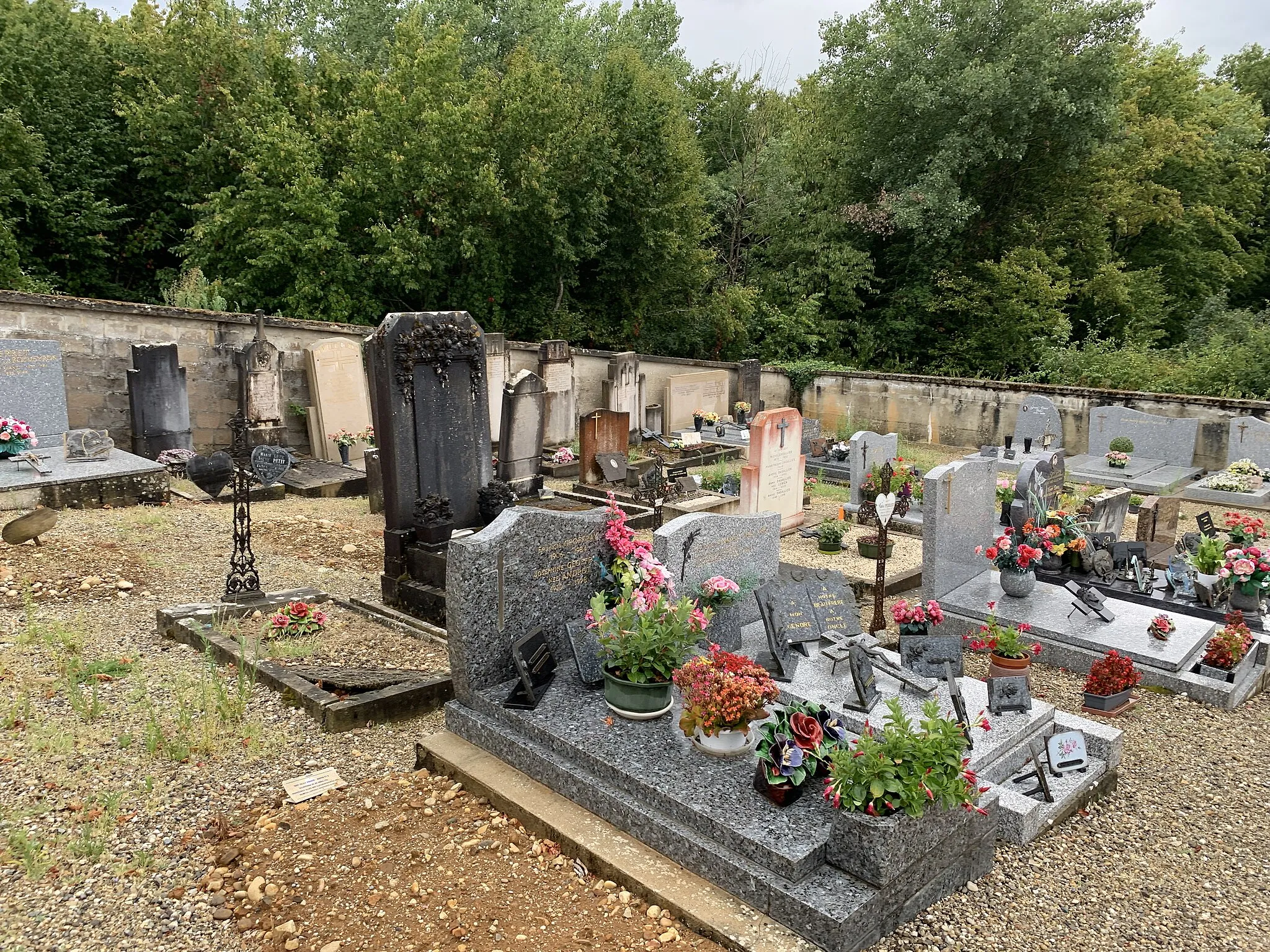 Photo showing: Cimetière de Cordieux, Montluel.