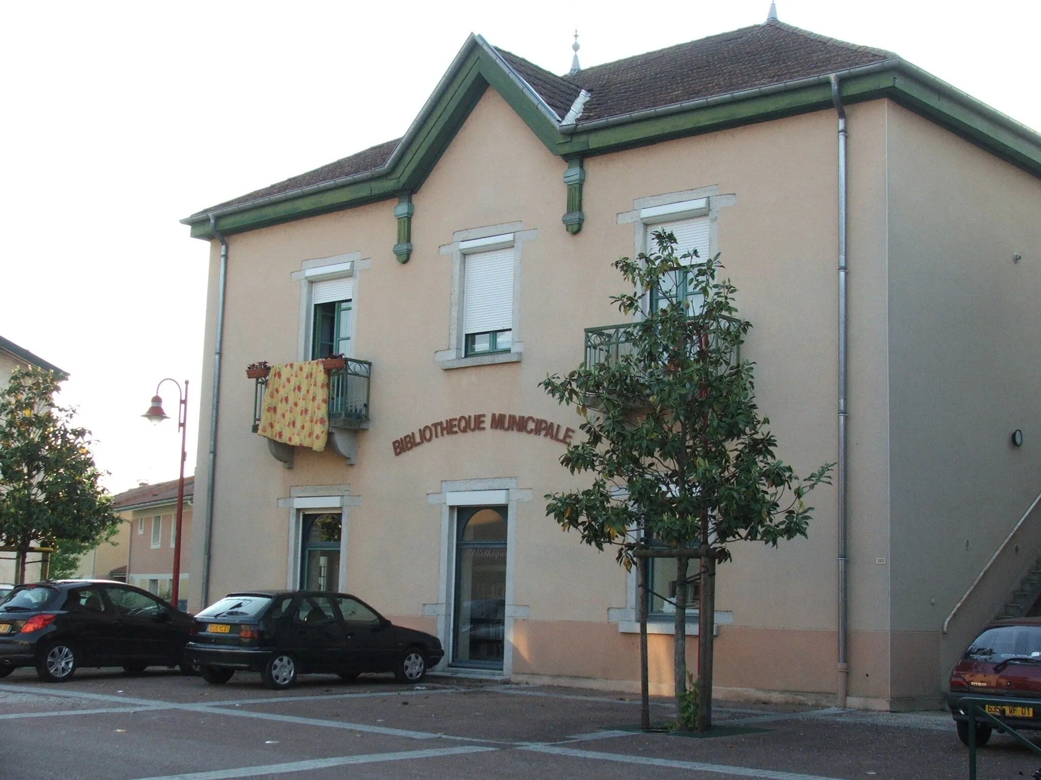Photo showing: Municipal library in Villieu.
