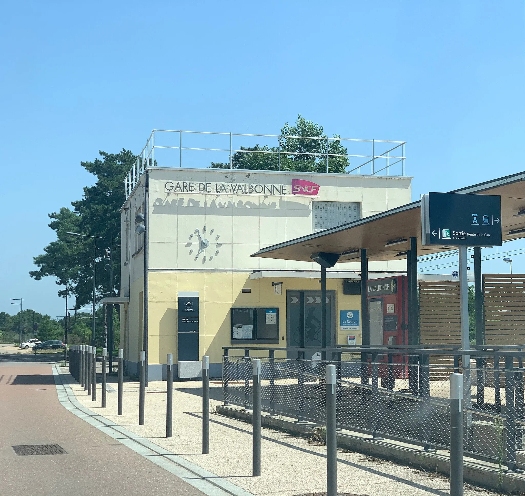 Photo showing: Gare de La Valbonne en août 2021.