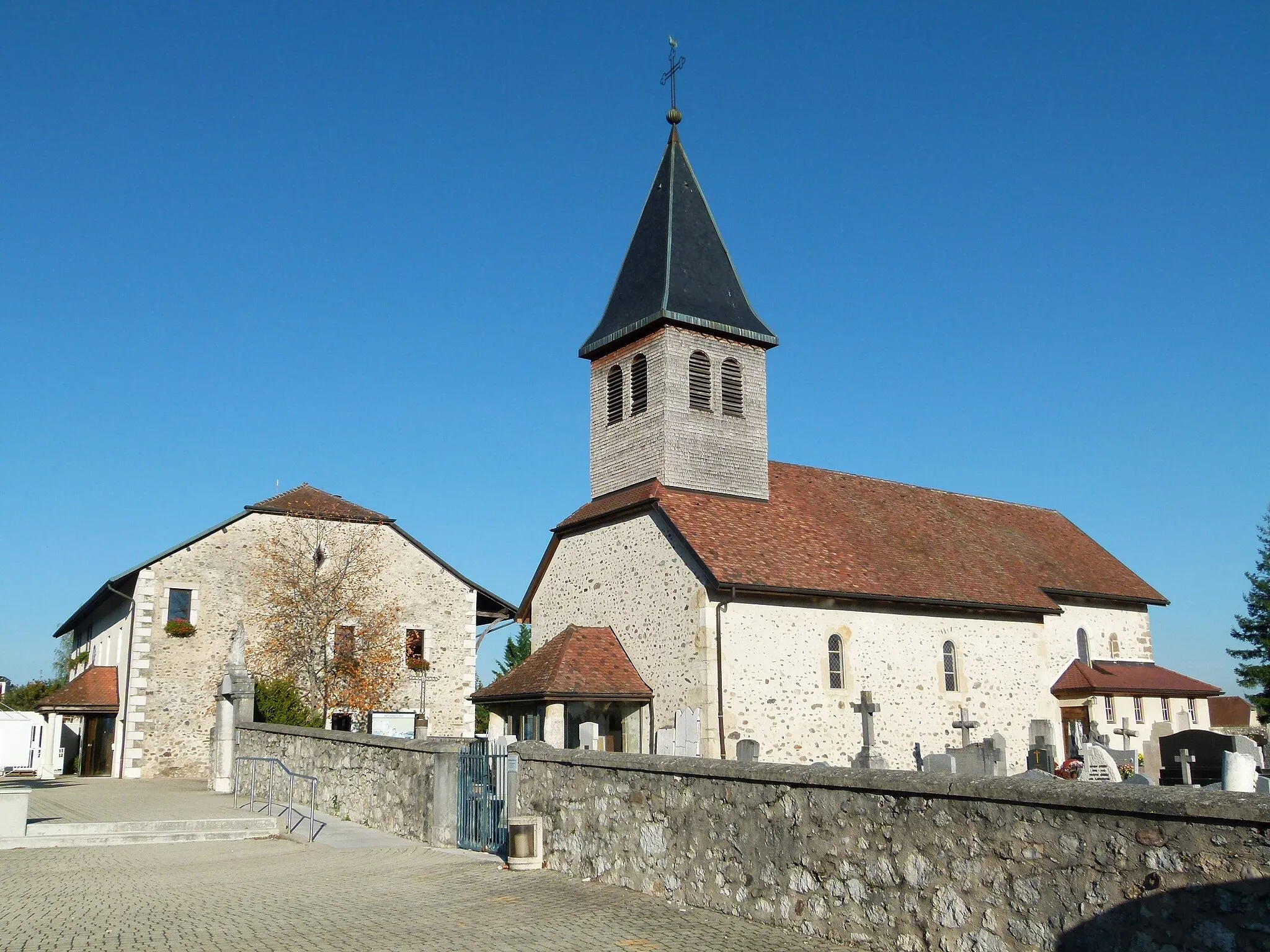 Photo showing: Town Hall and church of Prevessin-Moëns
