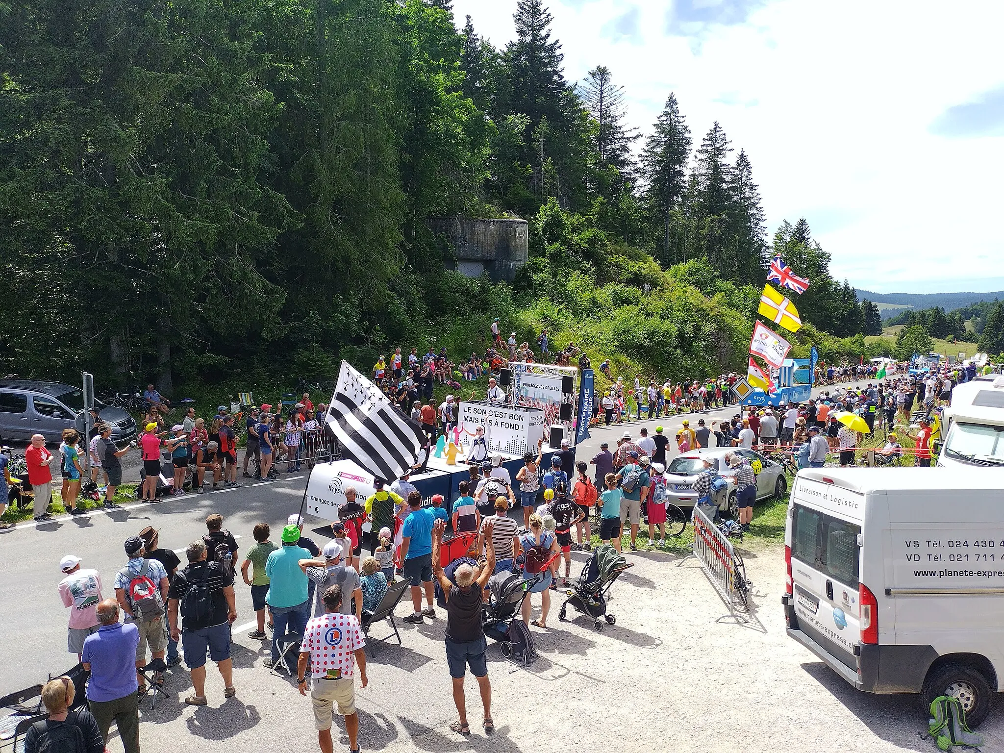 Photo showing: Die Karawane der Tour der France 2022 überquert auf der 8. Etappe die Bergwertung des Col de Pétra Félix