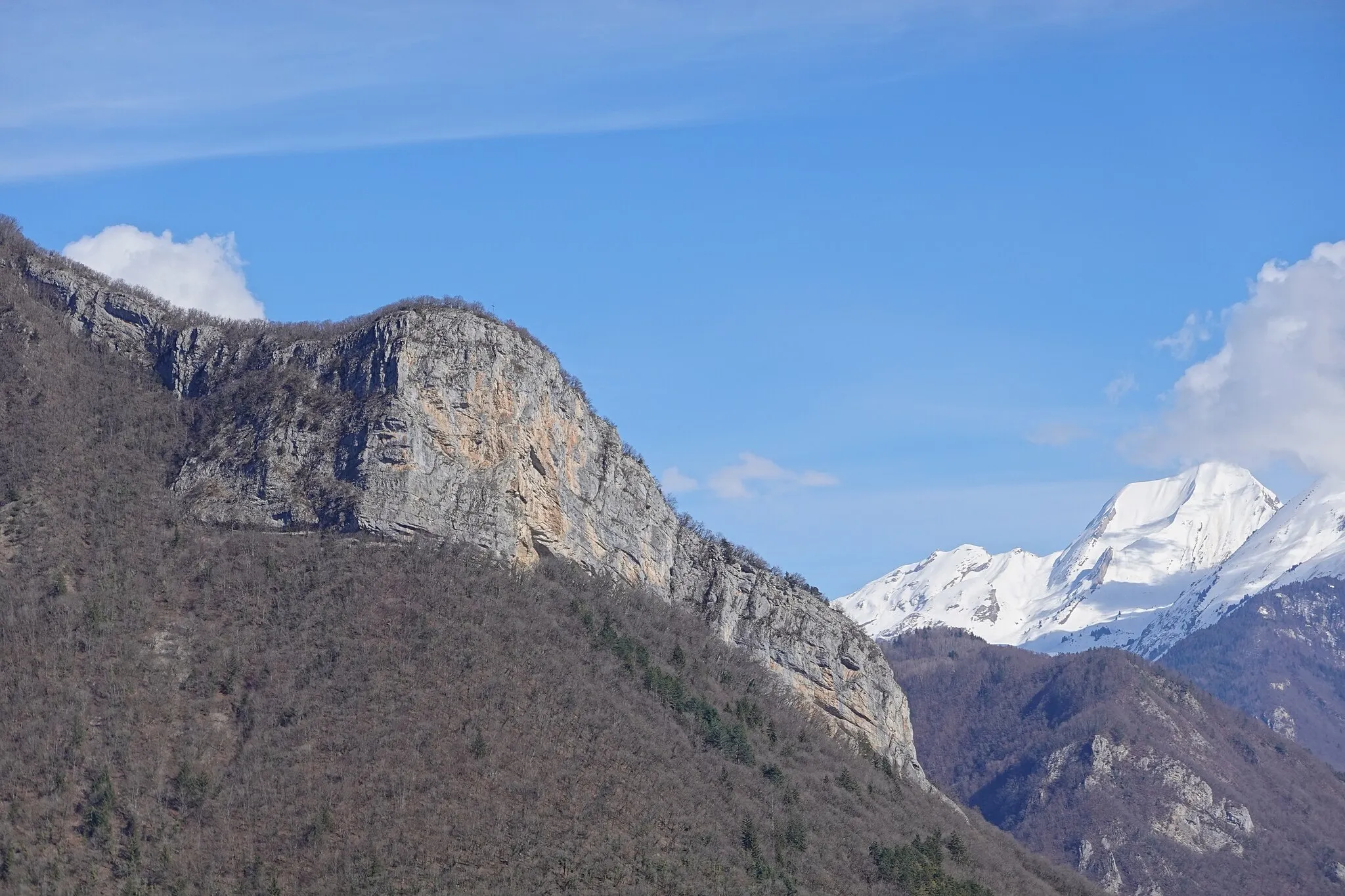 Photo showing: Roc de Viuz & Mont Blanc @ Giez