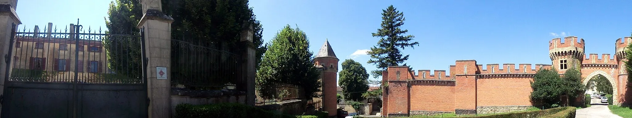 Photo showing: Château de Loyes.