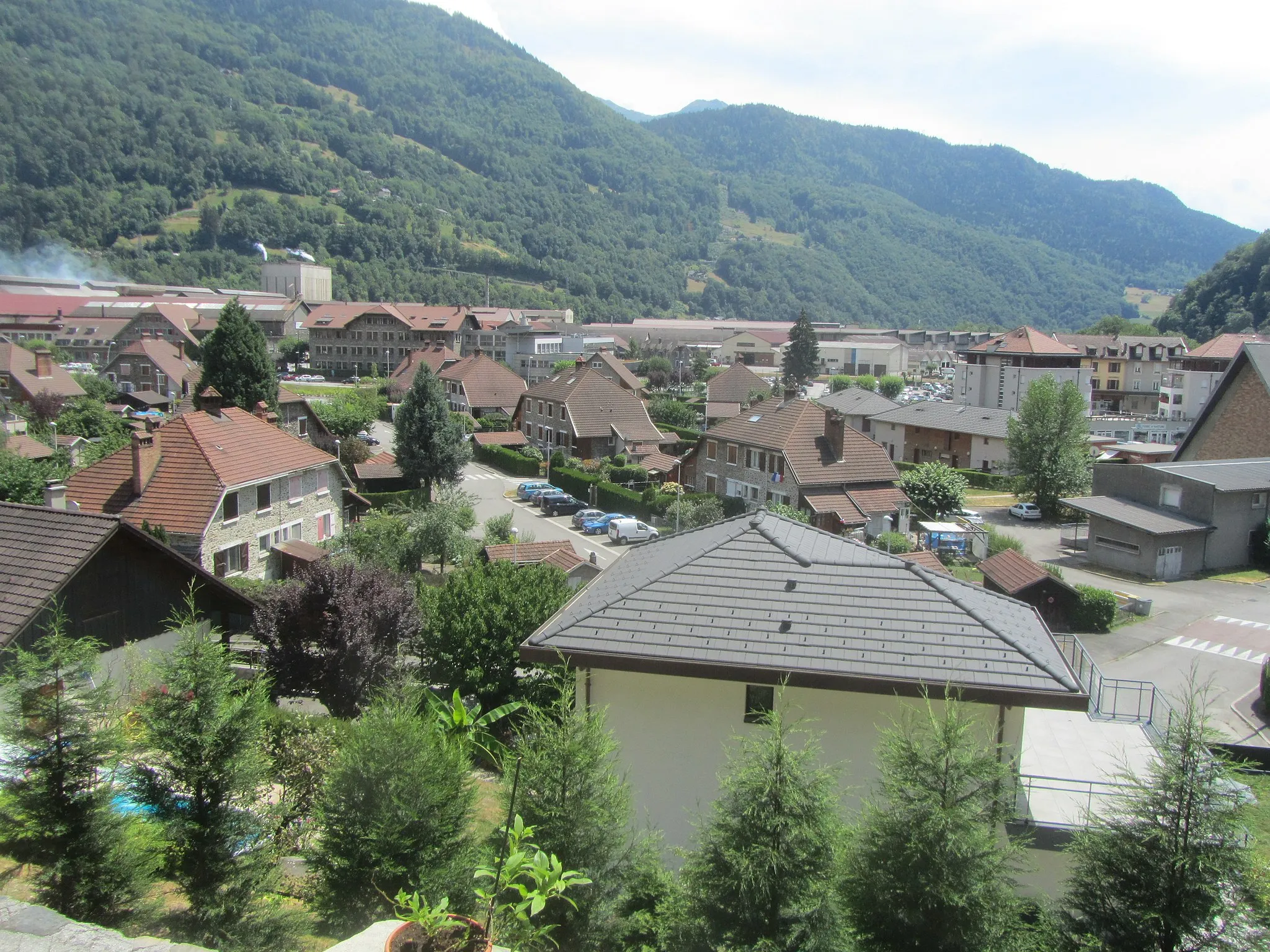 Photo showing: Le Nouveau Village jouxte les Aciéries.