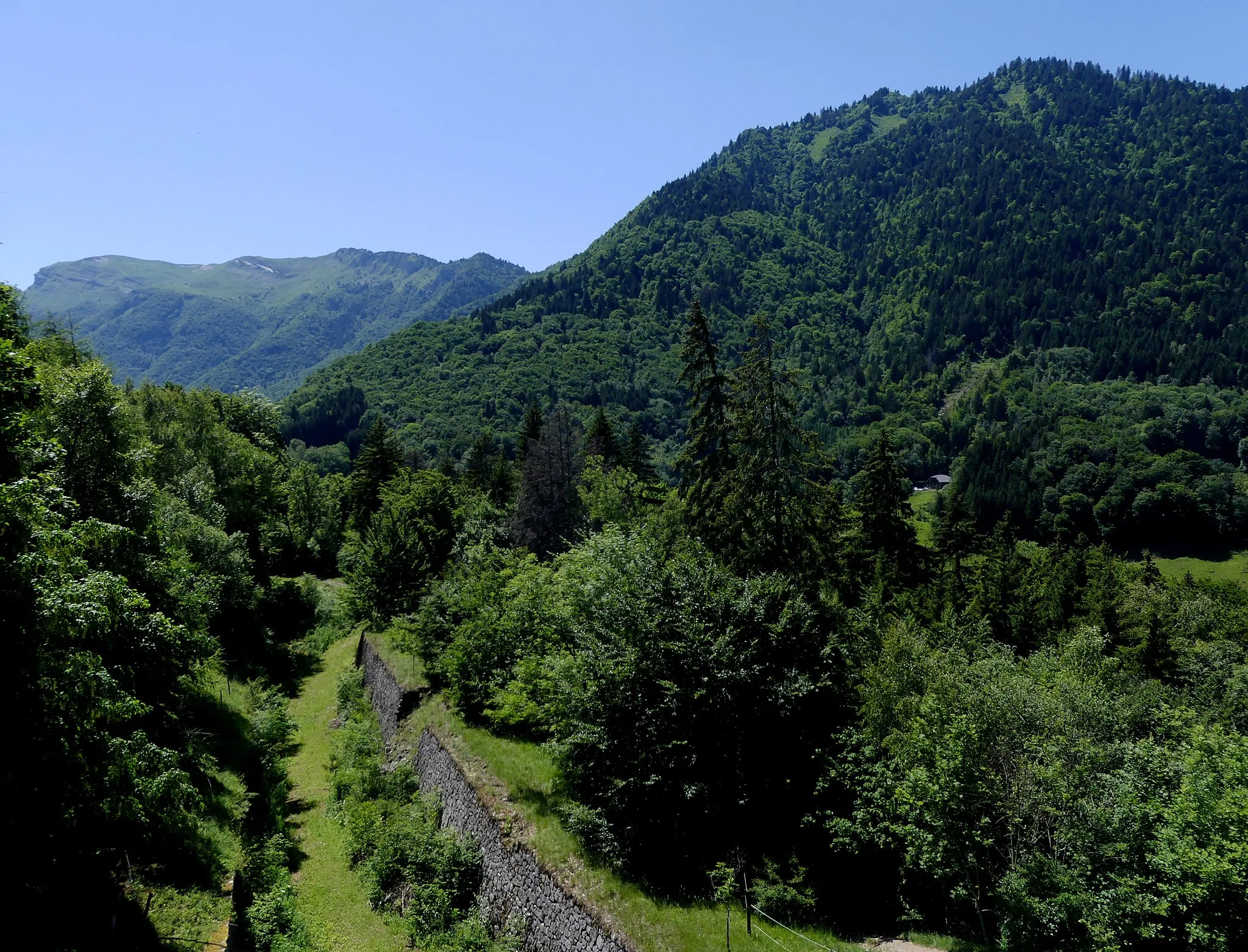 Photo showing: Sight, from Tamié fortification, of col de Tamié pass, Savoie, France.