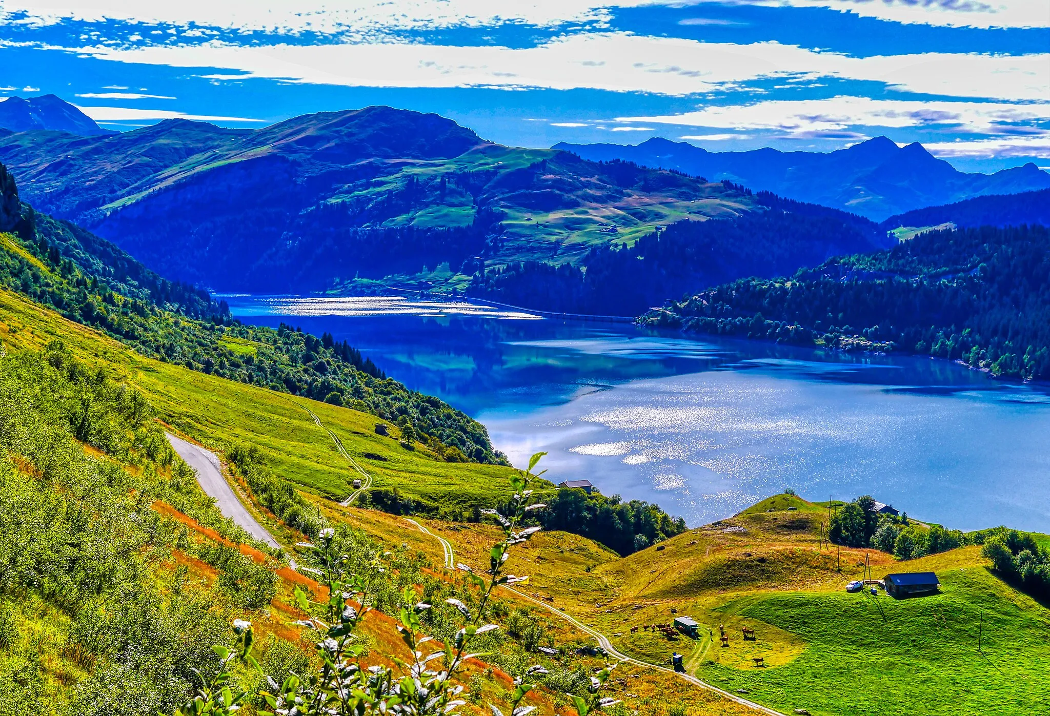Photo showing: Roselend Lake, Beaufort, Department of Savoy, Region of Auvergne-Rhône-Alpes (former Rhône-Alpes), France