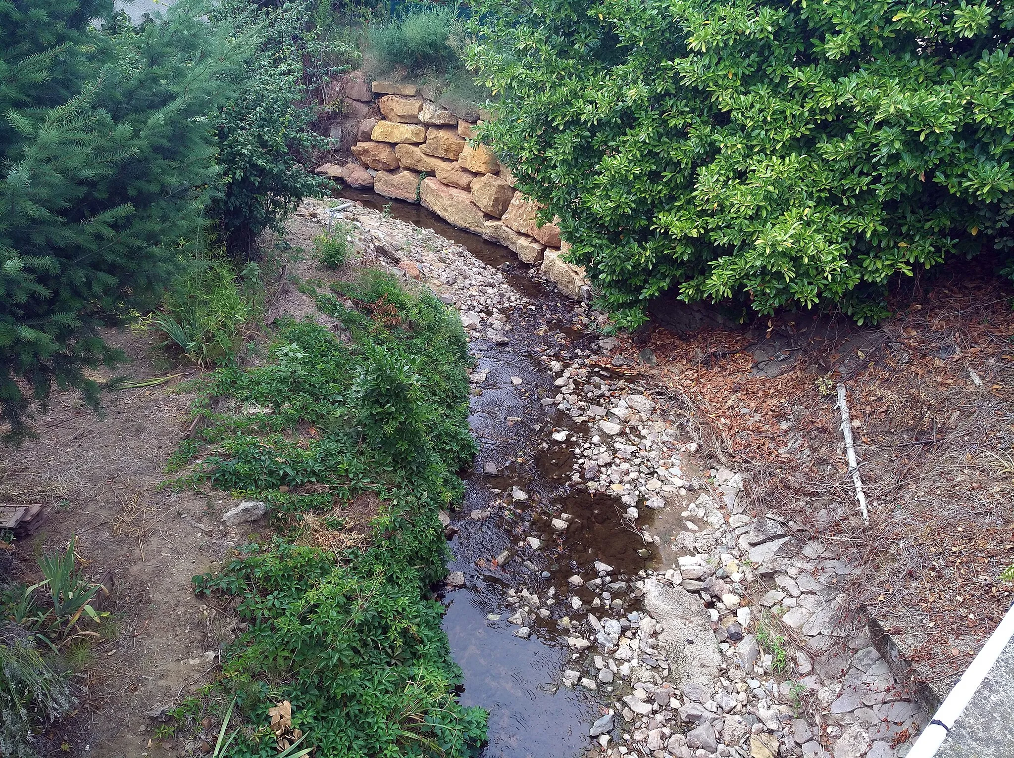 Photo showing: Passage du Maligneux sous la route départementale 16 à Civrieux-d'Azergues (Rhône, France).