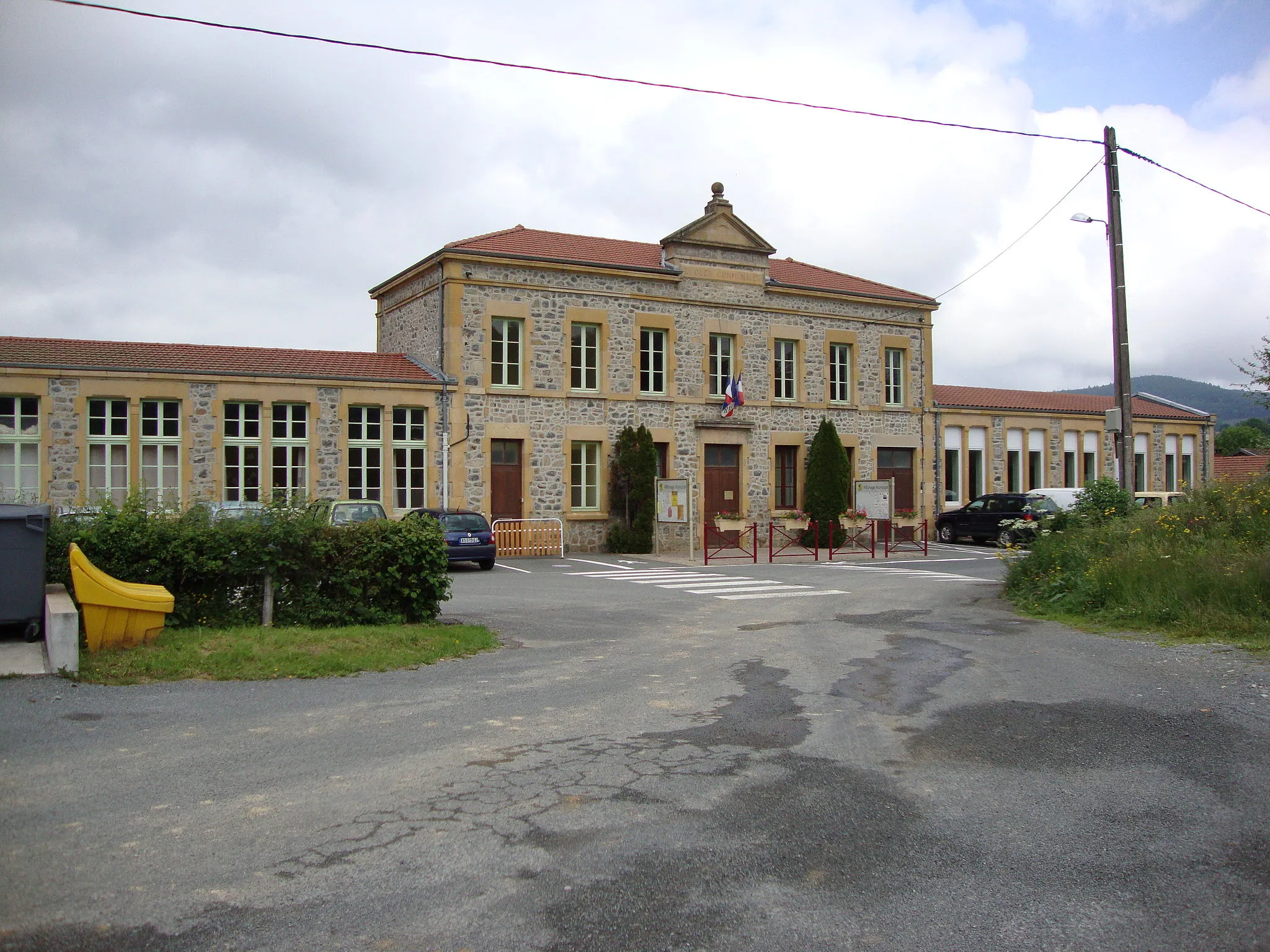 Photo showing: Chénelette (Rhône, Fr) mairie-école