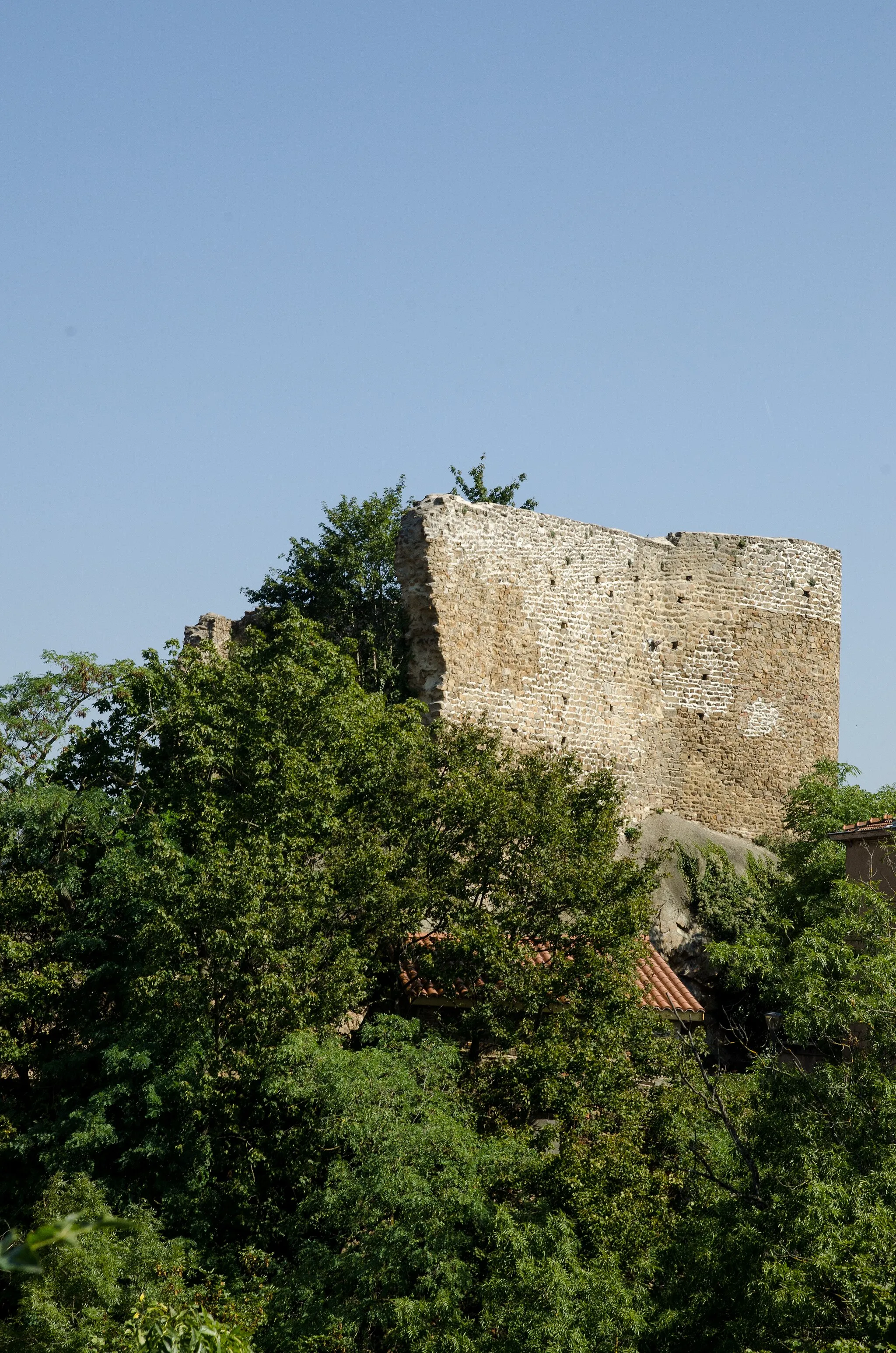 Photo showing: This building is indexed in the base Mérimée, a database of architectural heritage maintained by the French Ministry of Culture, under the reference PA00117763 .