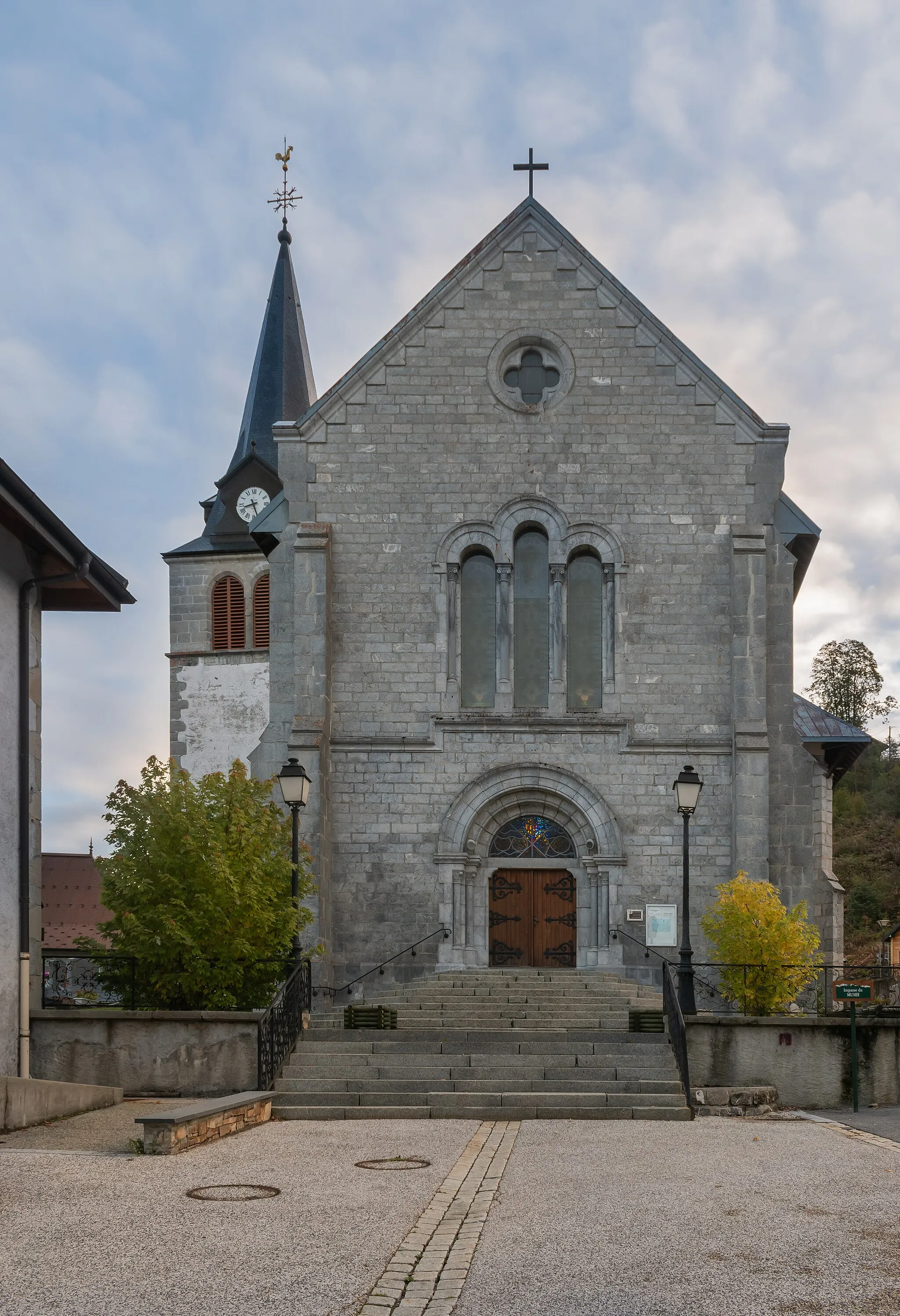 Photo showing: Nativity of the Virgin Mary church in Les Gets, Haute-Savoie, France