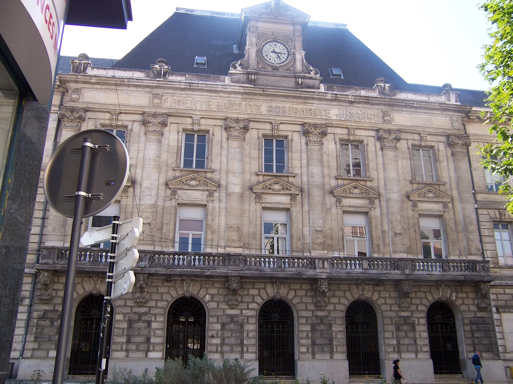 Photo showing: Bourse du travail