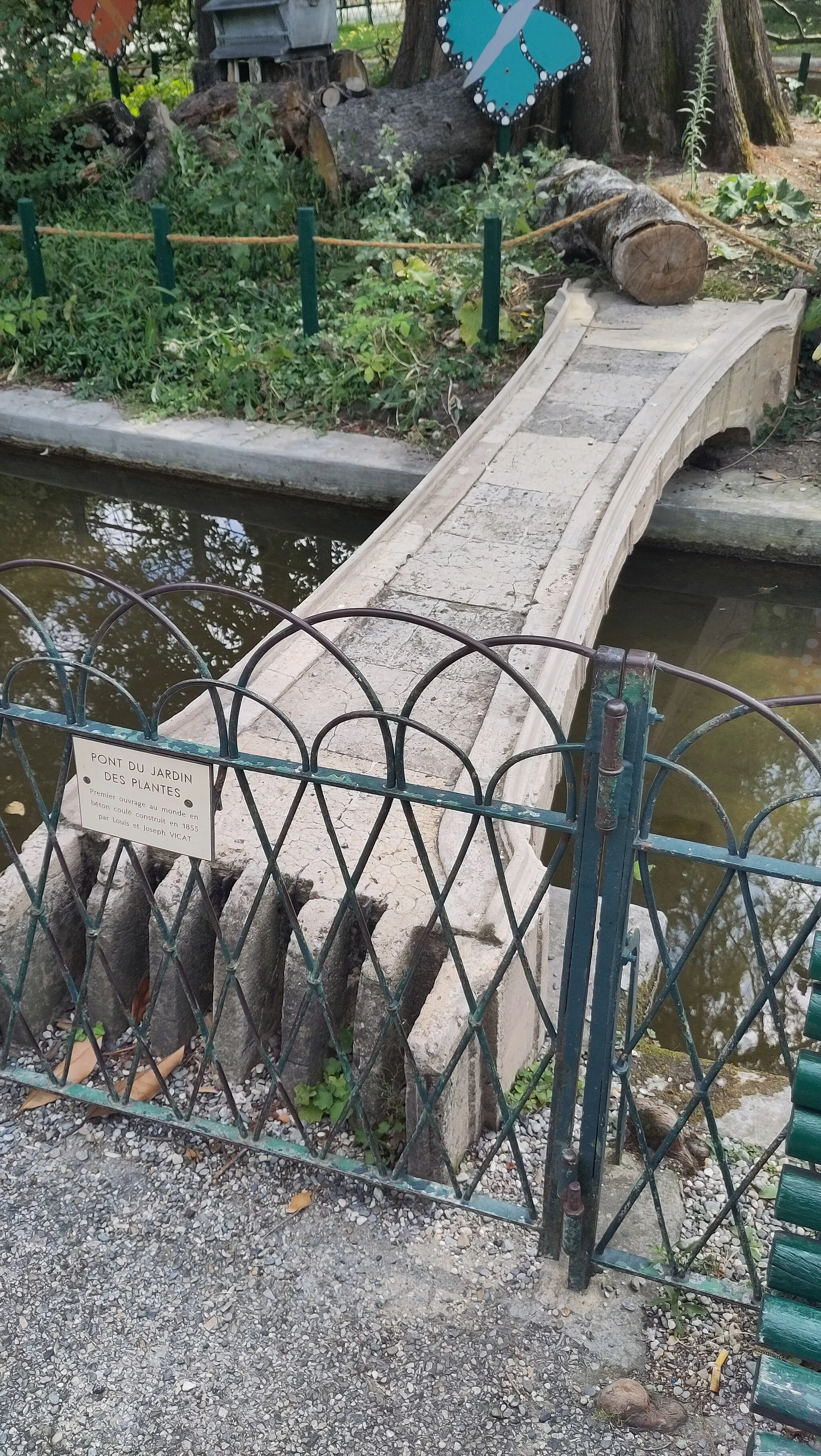 Photo showing: Pont de béton armé du Muséum d'histoire naturelle de Grenoble