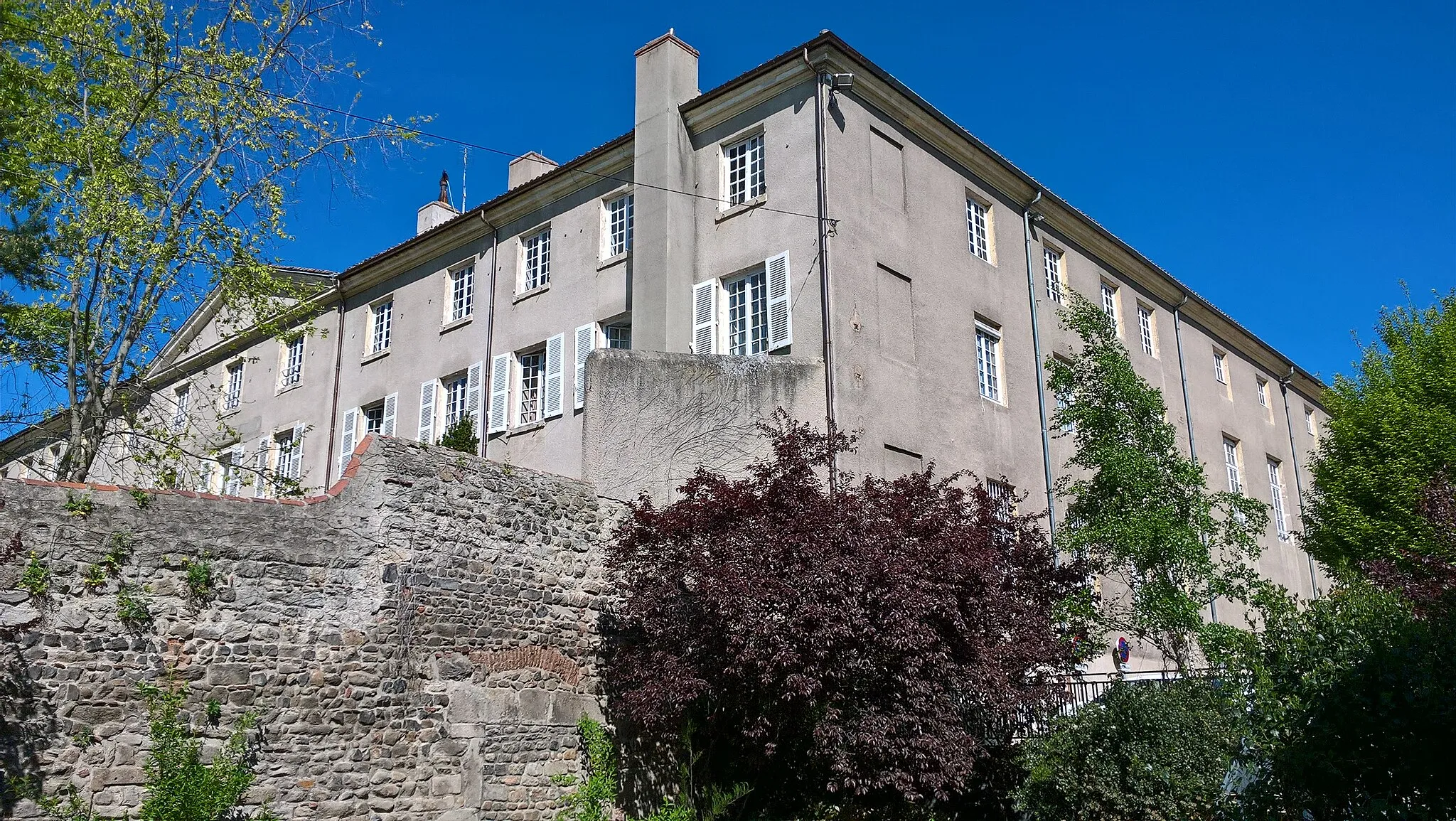 Photo showing: Montbrison, ancien couvent des Oratoriens occupé par la sous-préfecture.