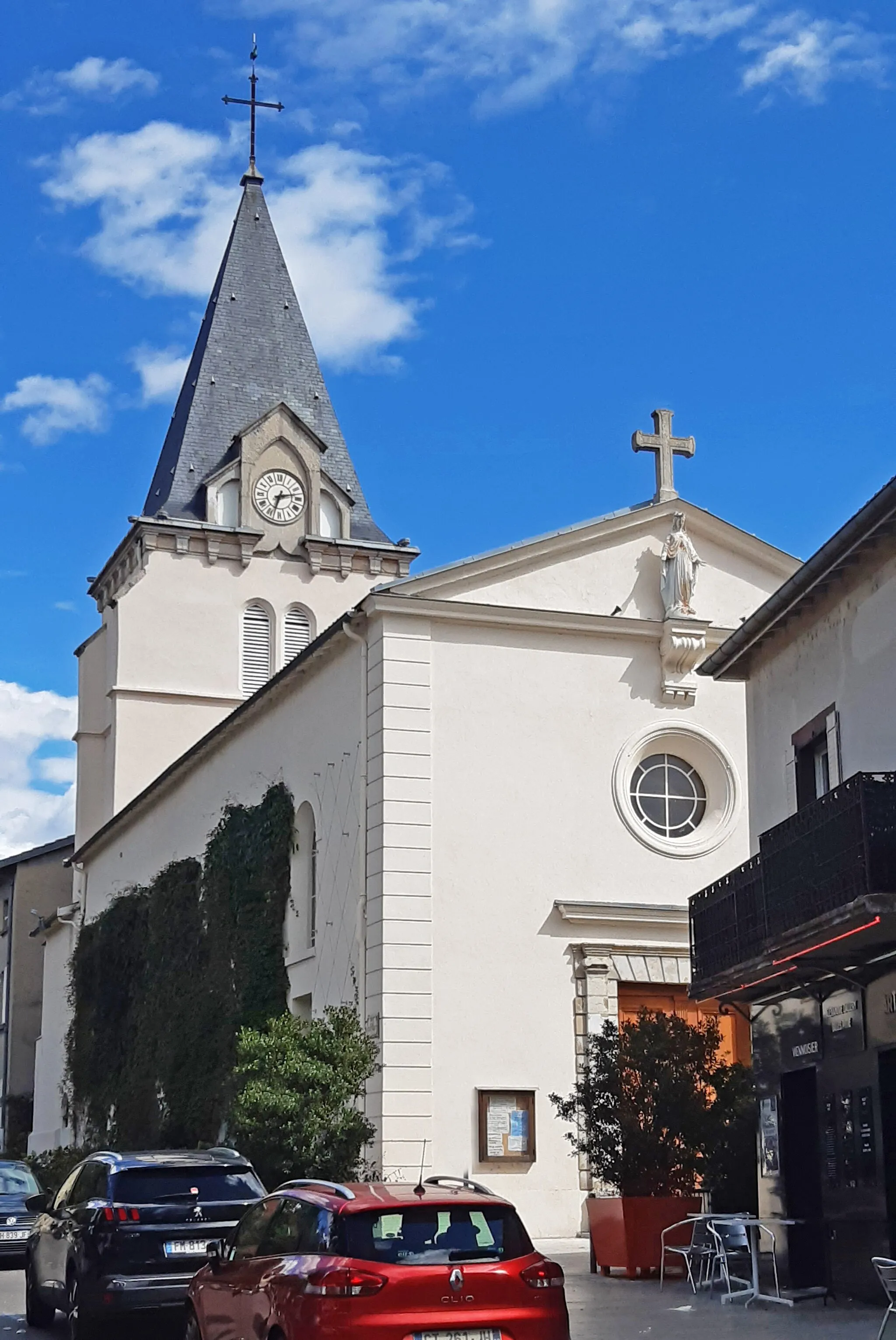 Photo showing: L'église Saint-Germain de Vénissieux vue de la place Léon Sublet.