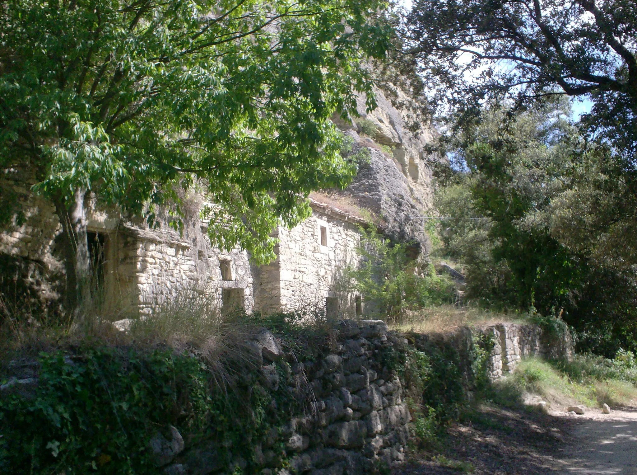 Photo showing: Barry troglodyte village, Bollène (Vaucluse, France)