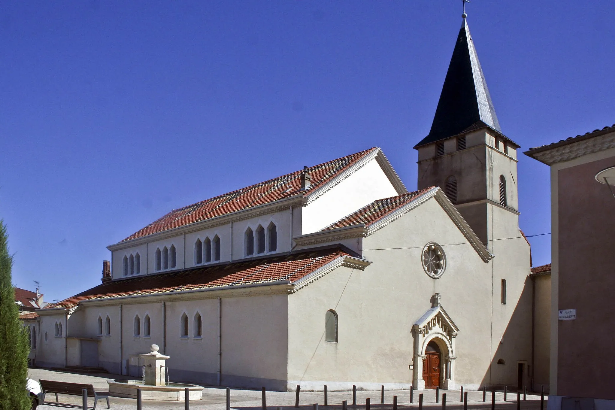 Photo showing: Église Saint-Pierre, Bourg-lès-Valence, Drôme, France