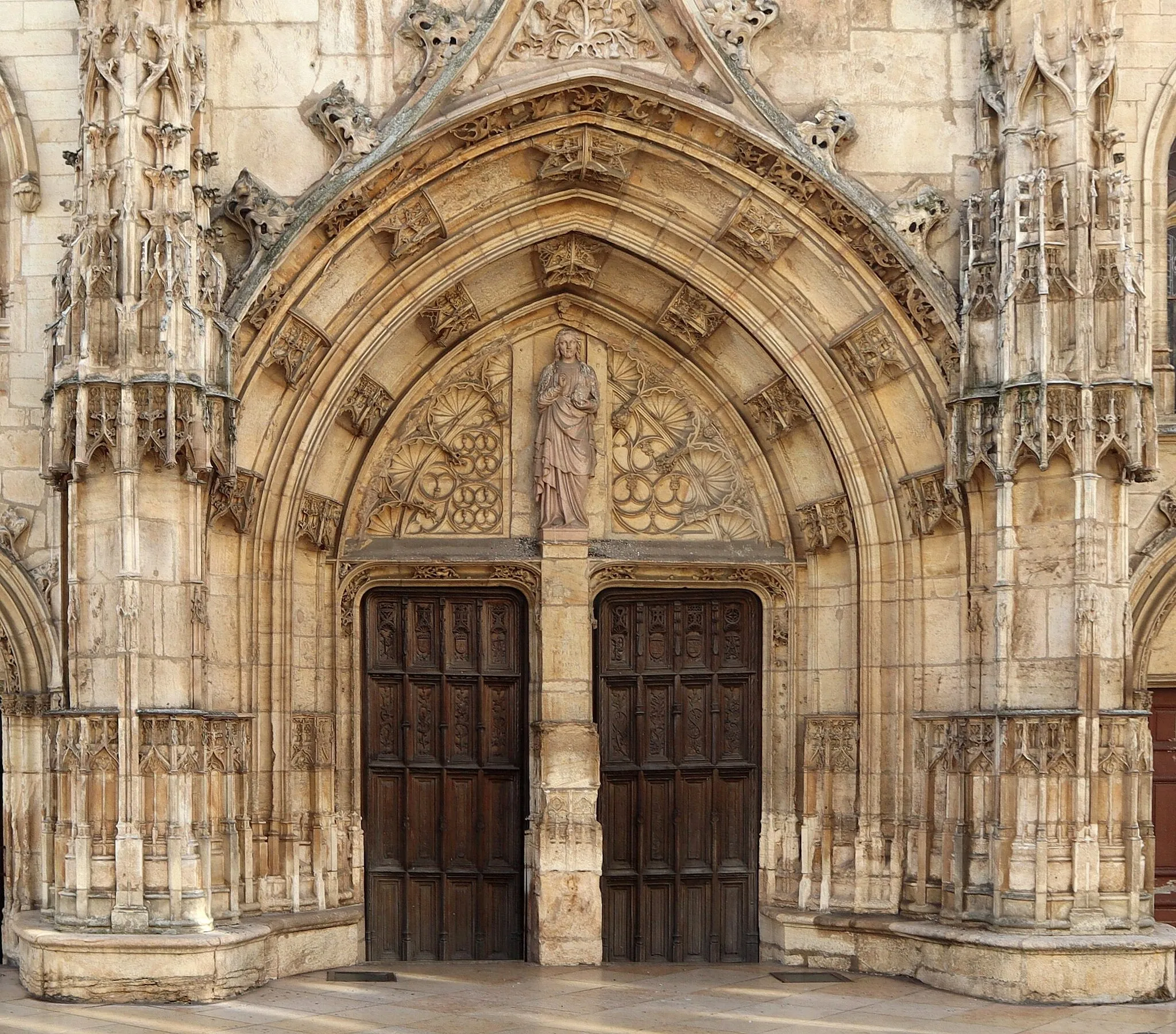 Photo showing: Portal of Église Notre-Dame-des-Marais in Villefranche-sur-Saône in the Rhône department.