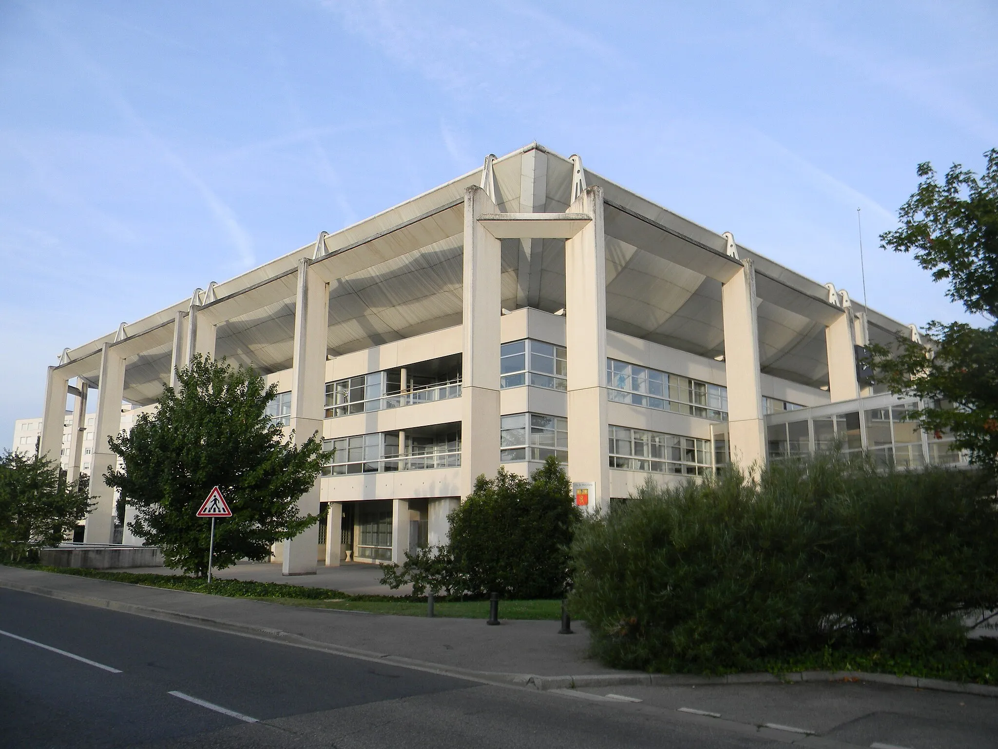 Photo showing: Hôtel de ville de Meyzieu.