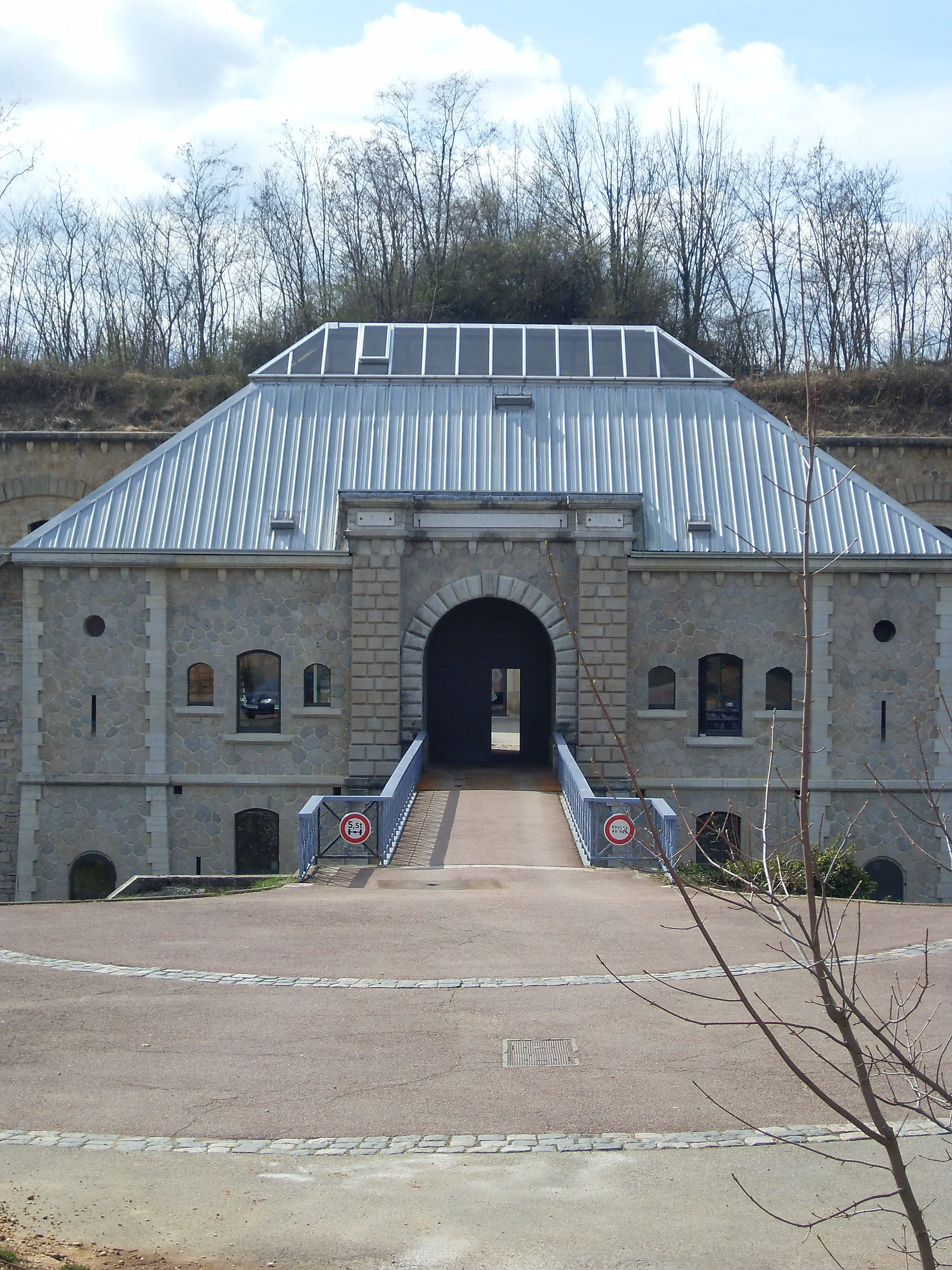 Photo showing: The Fort of Bruissin in Francheville - unique entrance