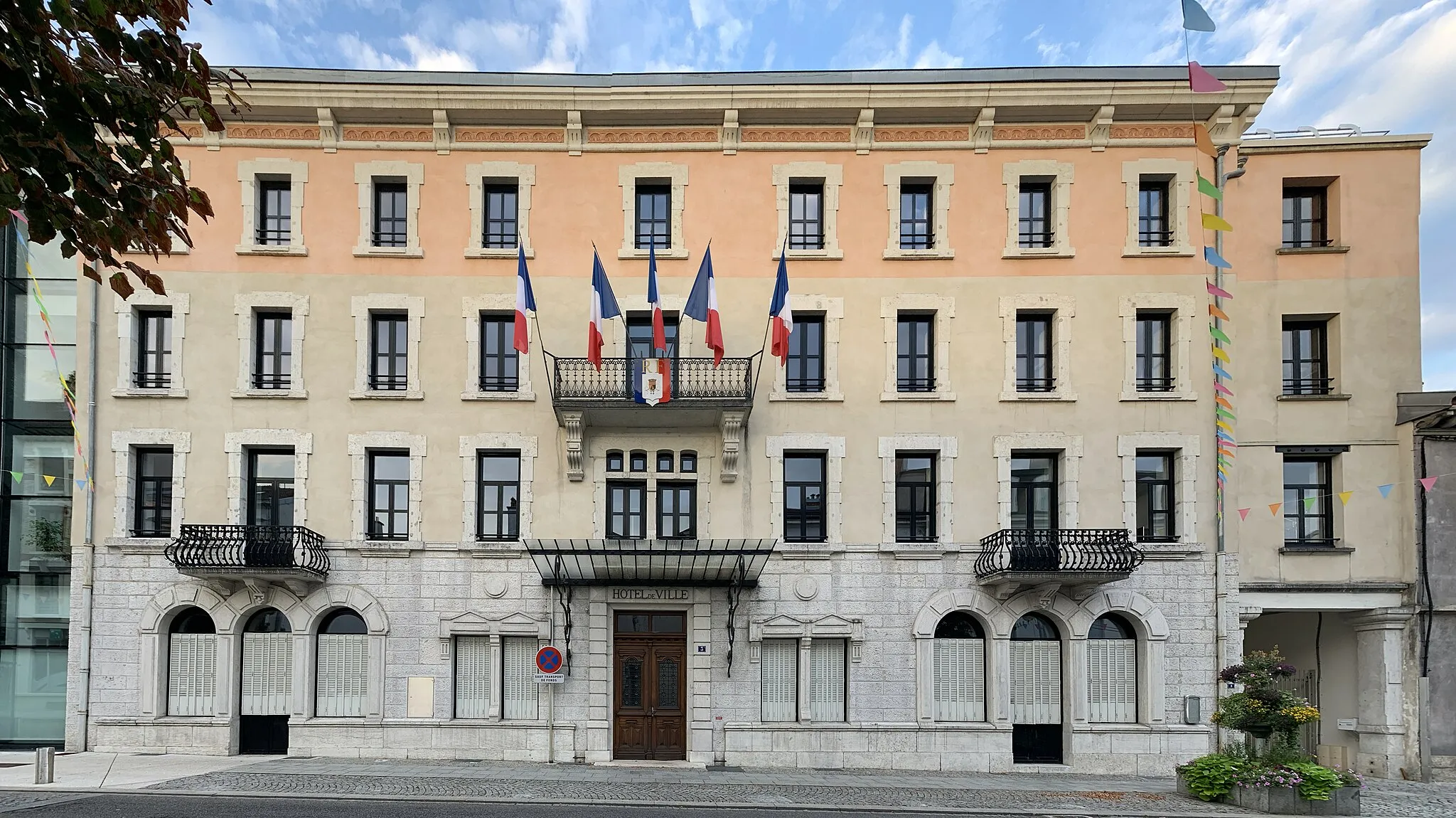 Photo showing: Hôtel de ville d'Oyonnax.