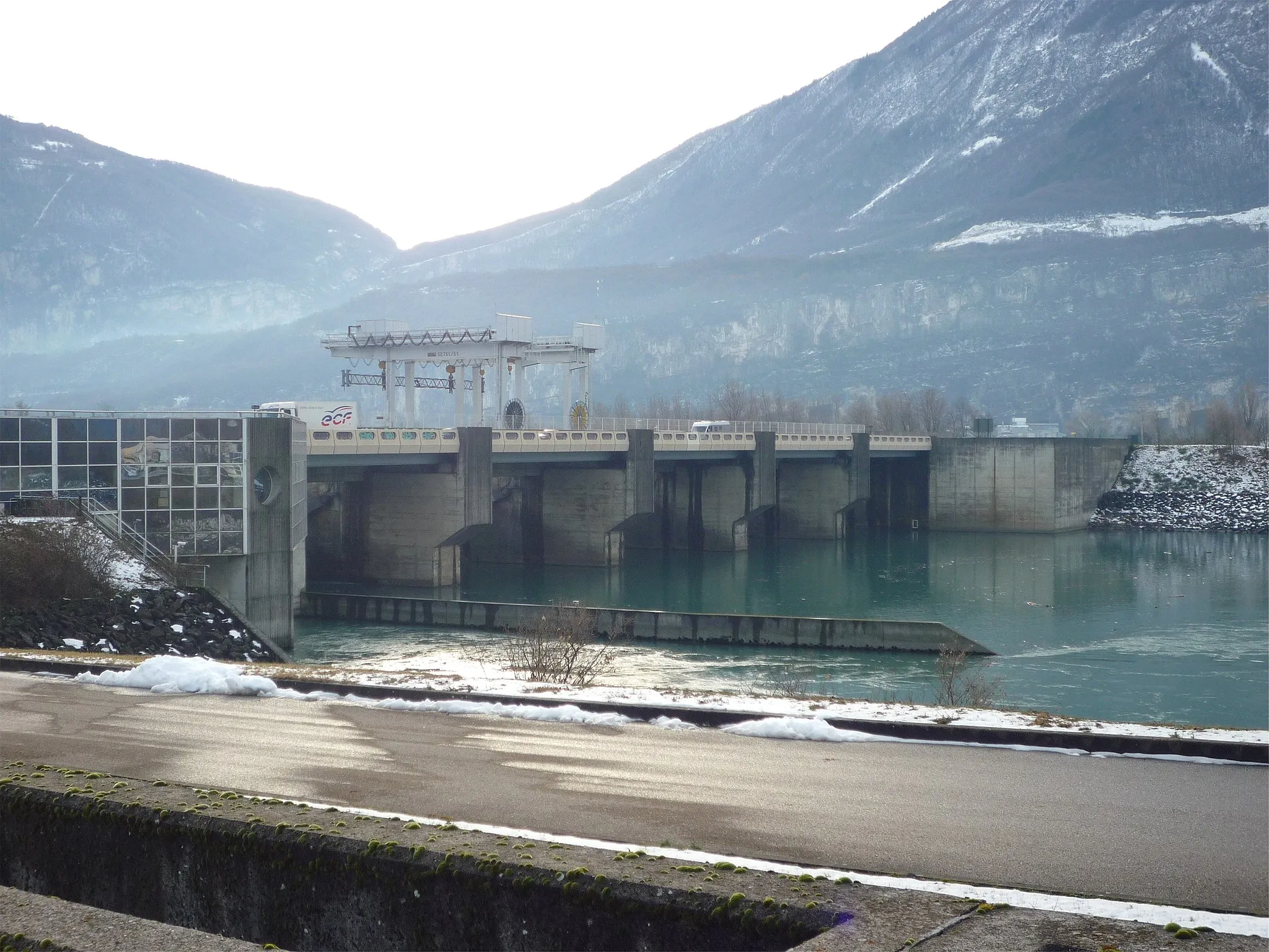 Photo showing: Pont barrage reliant Saint-Egrève à Noyarey, Mise en circulation automobile en décembre 2010.