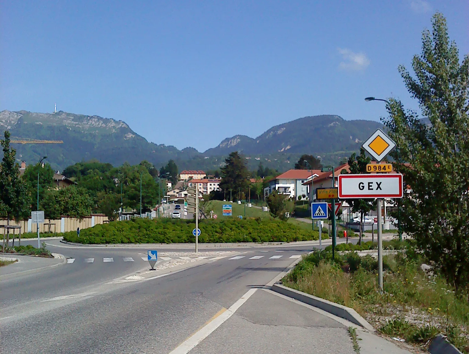 Photo showing: Entrée de Gex (Ain, France) par la route départementale 984E.