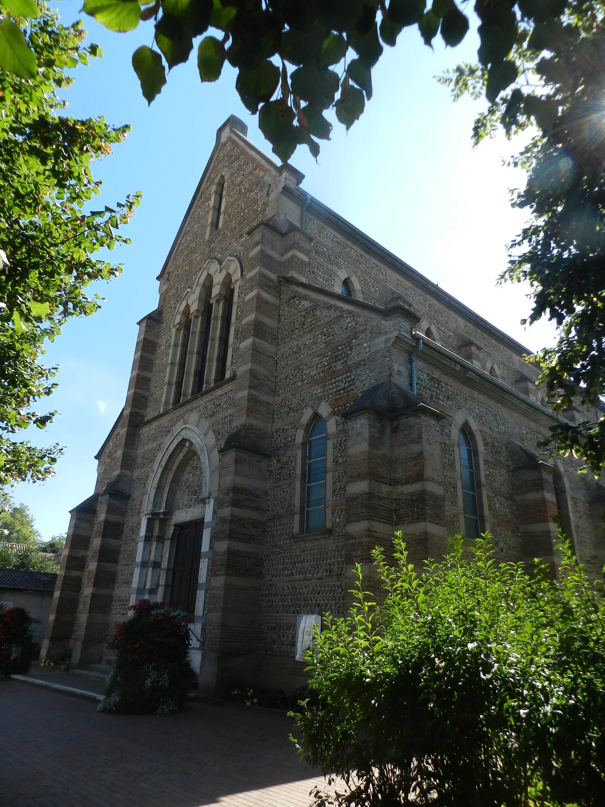 Photo showing: Église Saint-Étienne de Saint-Étienne-de-Saint-Geoirs, Isère, France (Inscrit, 1995)