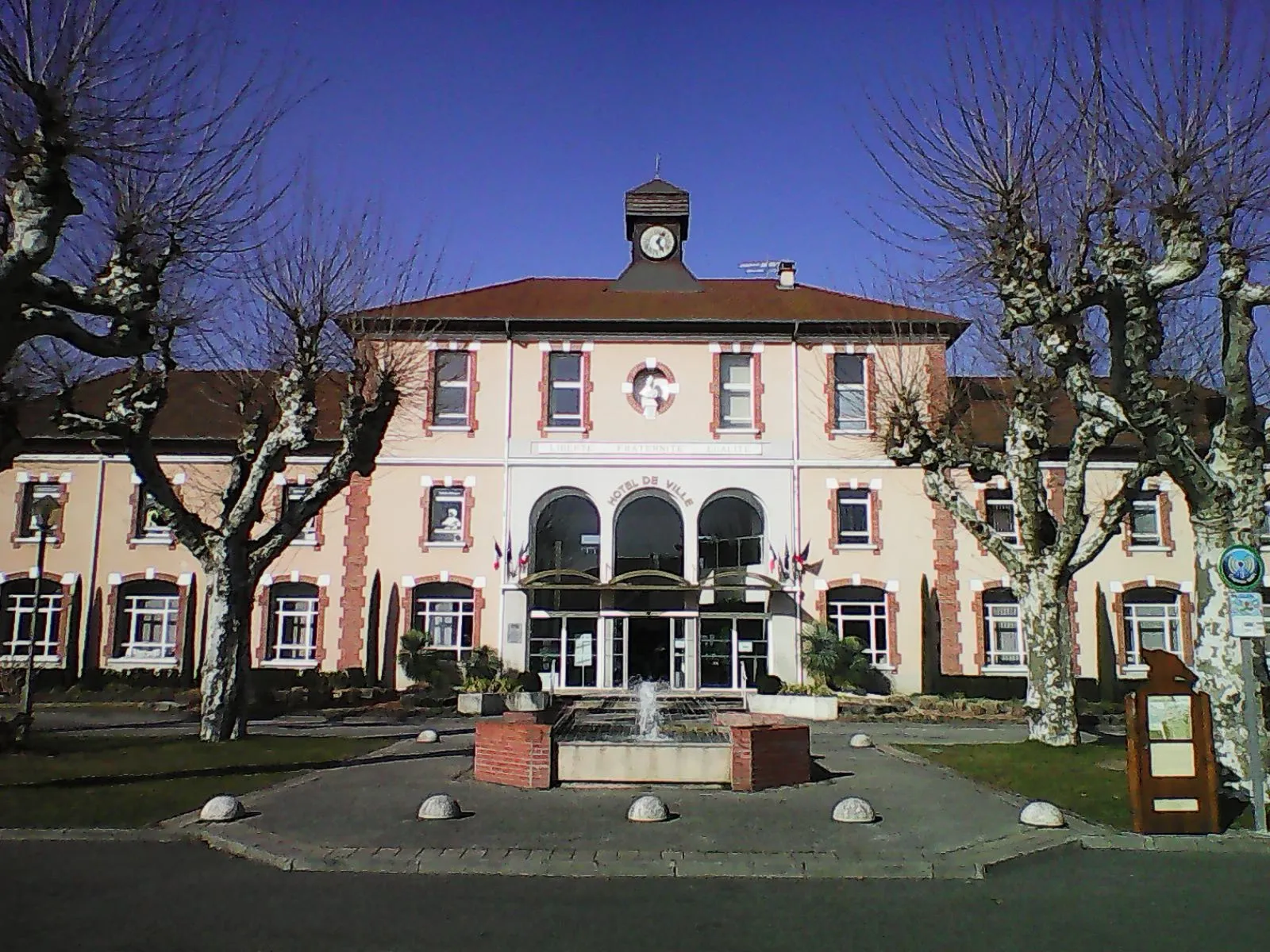 Photo showing: Hôtel de ville de Saint-Étienne-de-Saint-Geoirs