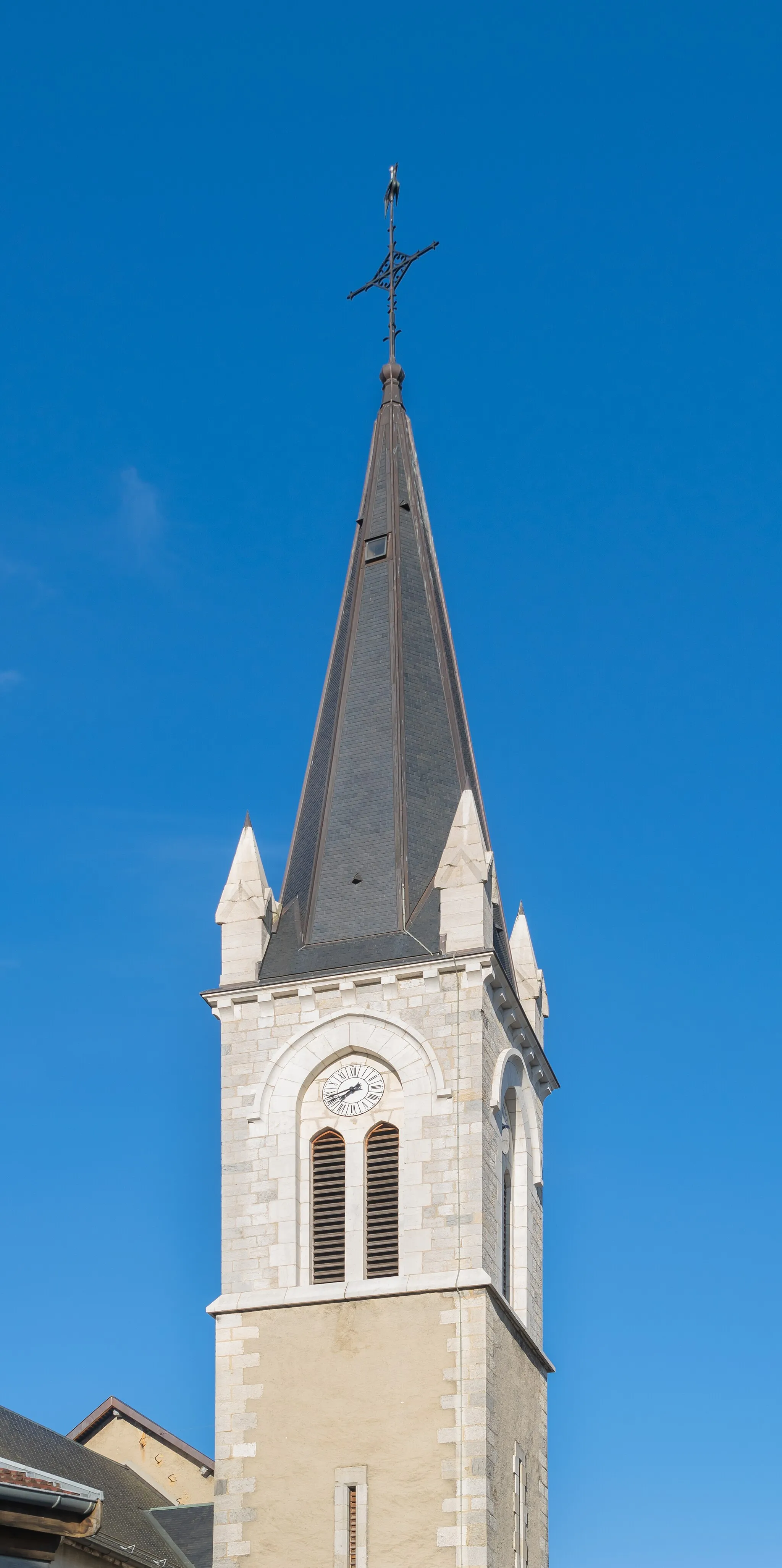 Photo showing: Bell tower of the Saints Maurice and Francis de Sales church in Thorens-Glières, Haute-Savoie, France
