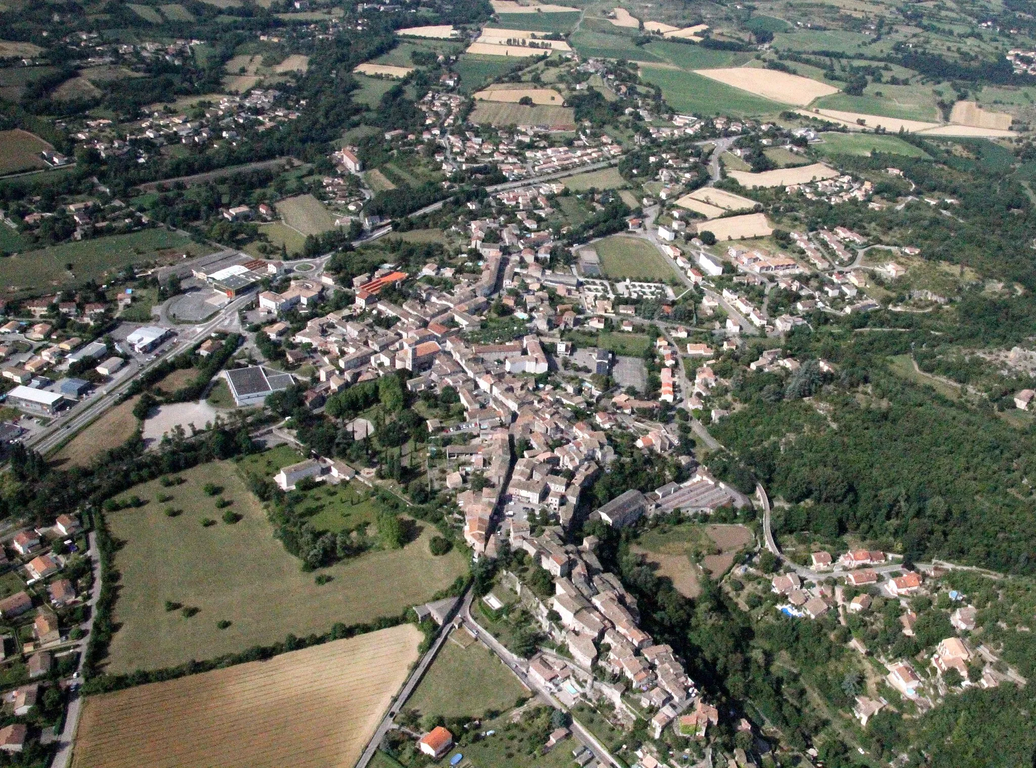 Photo showing: Vue aérienne du village de Chomérac