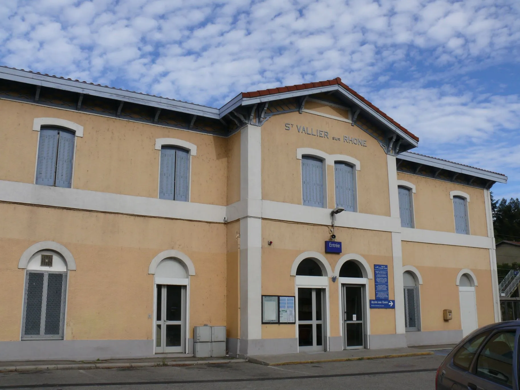 Photo showing: The train station of Saint-Vallier (Drôme, France).