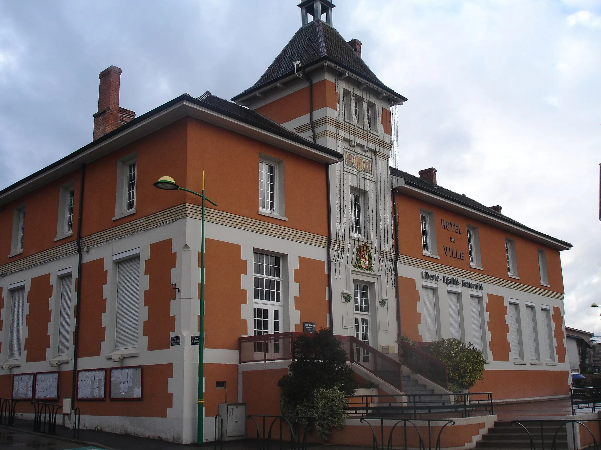 Photo showing: La Verpillière (38) : La mairie