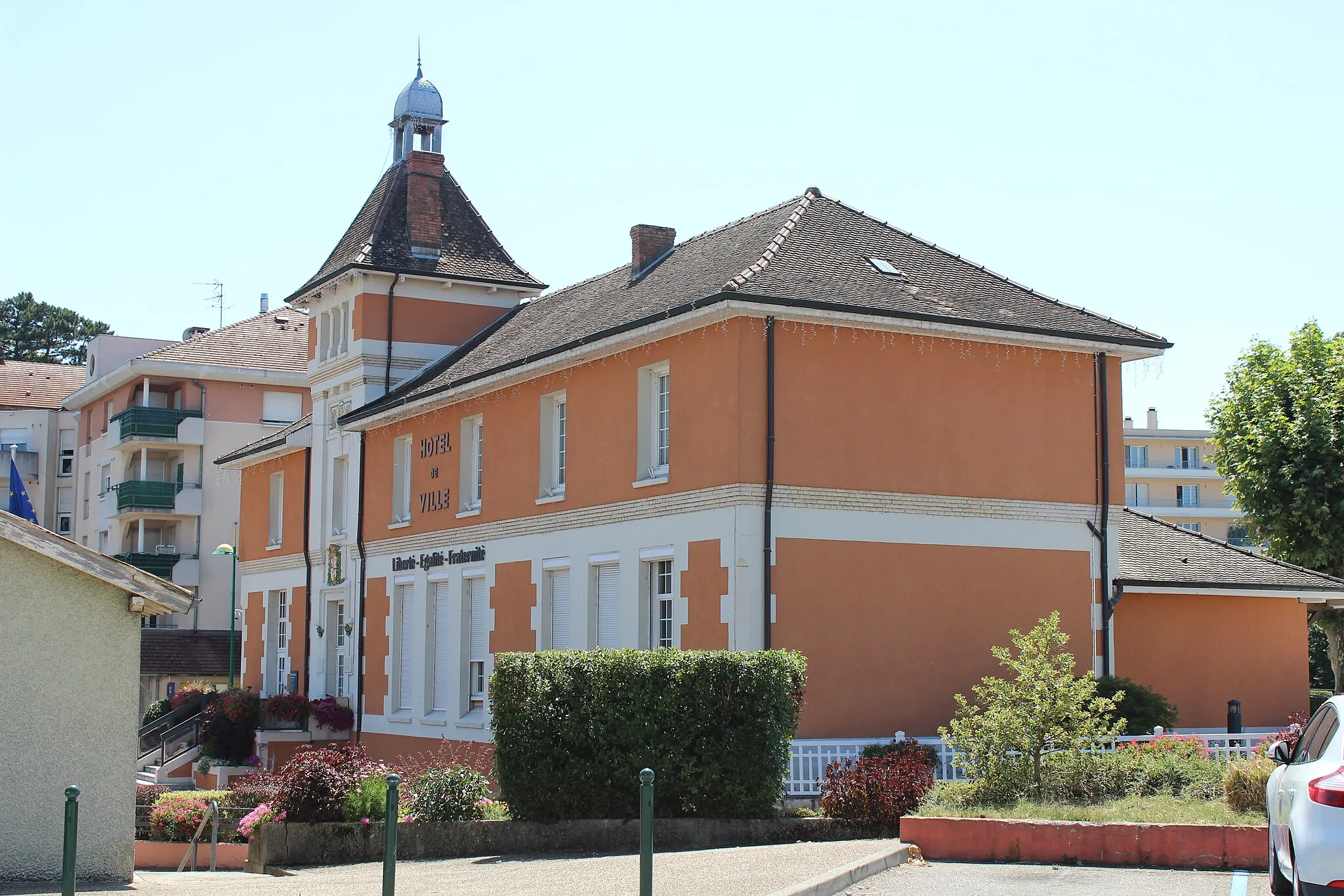 Photo showing: La Verpillière - Hôtel de ville