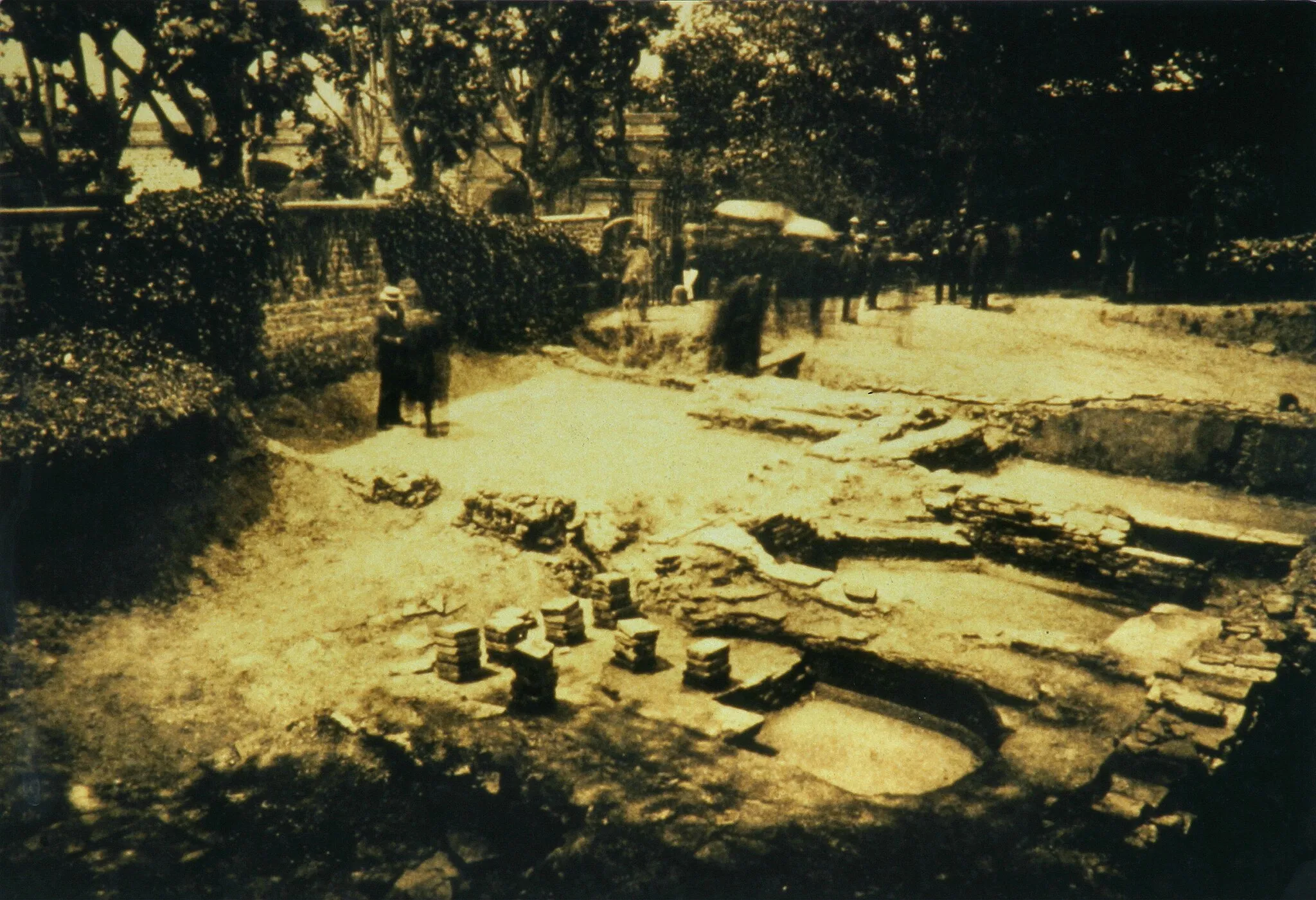 Photo showing: Fouilles archéologiques au XIXe siècle (Saint-Galmier