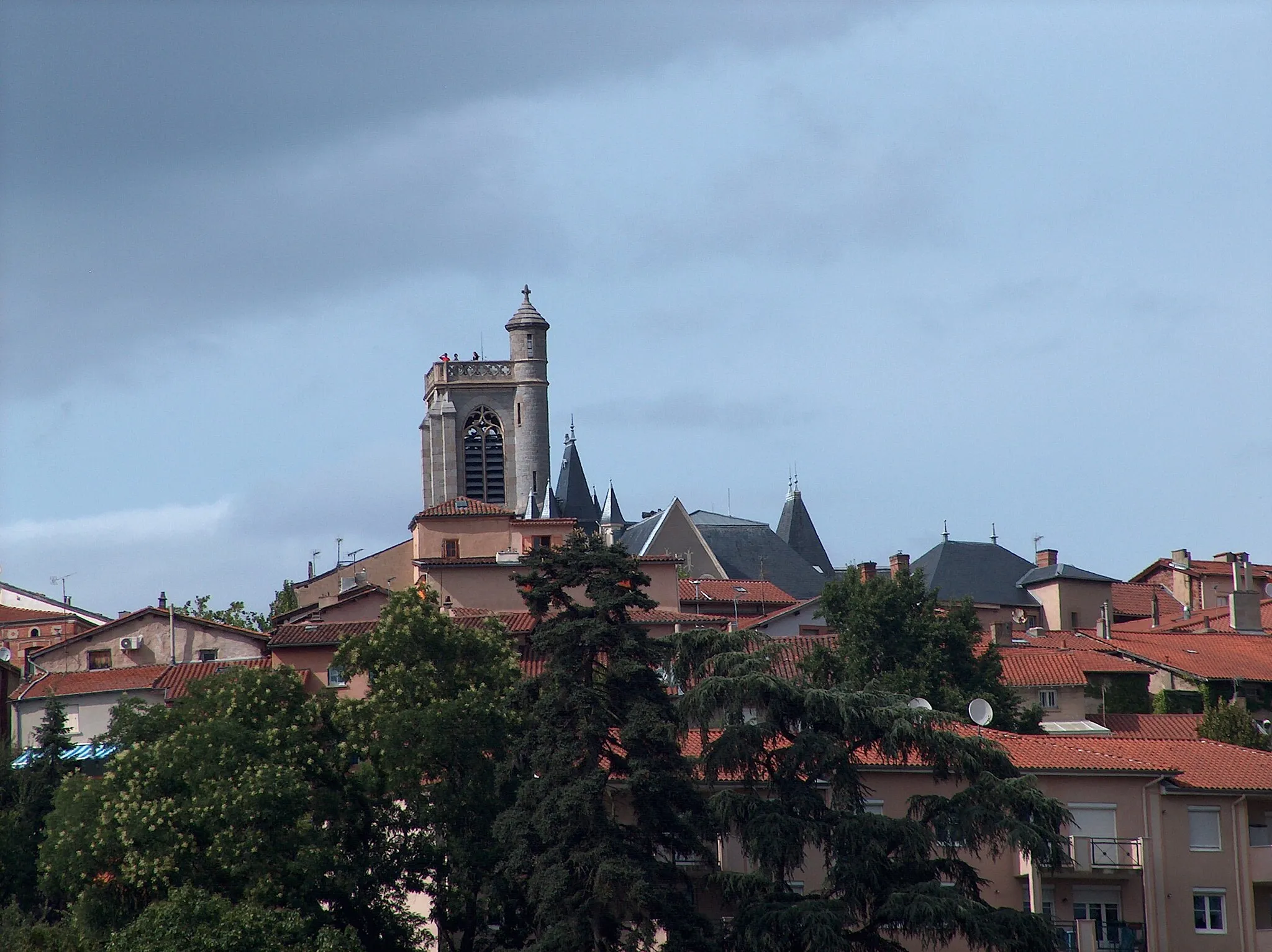 Photo showing: Vue sur le centre historique de la ville et son église