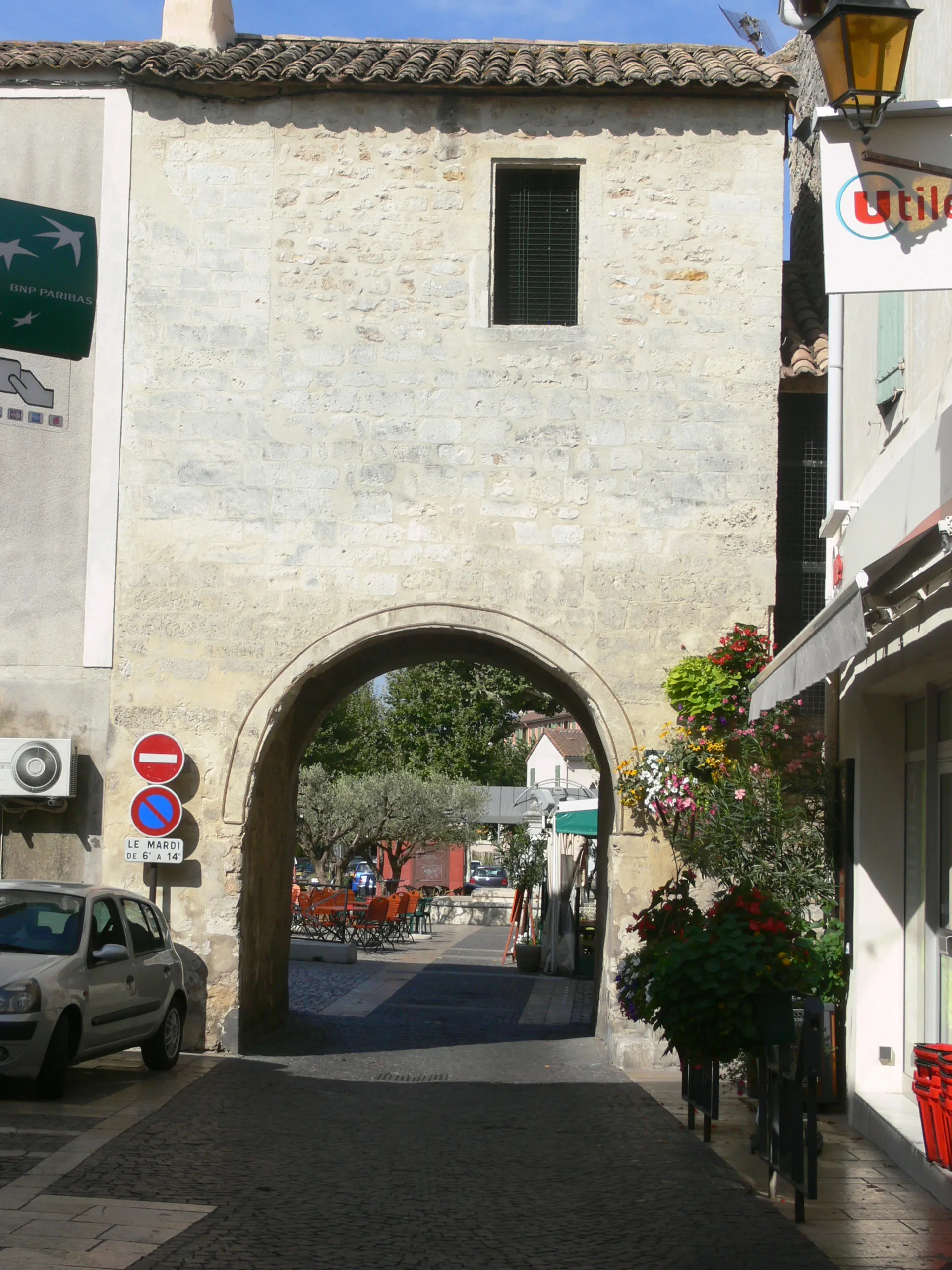 Photo showing: Saint-Paul-Trois-Châteaux - porte Notre-Dame, depuis la ville (intérieur)