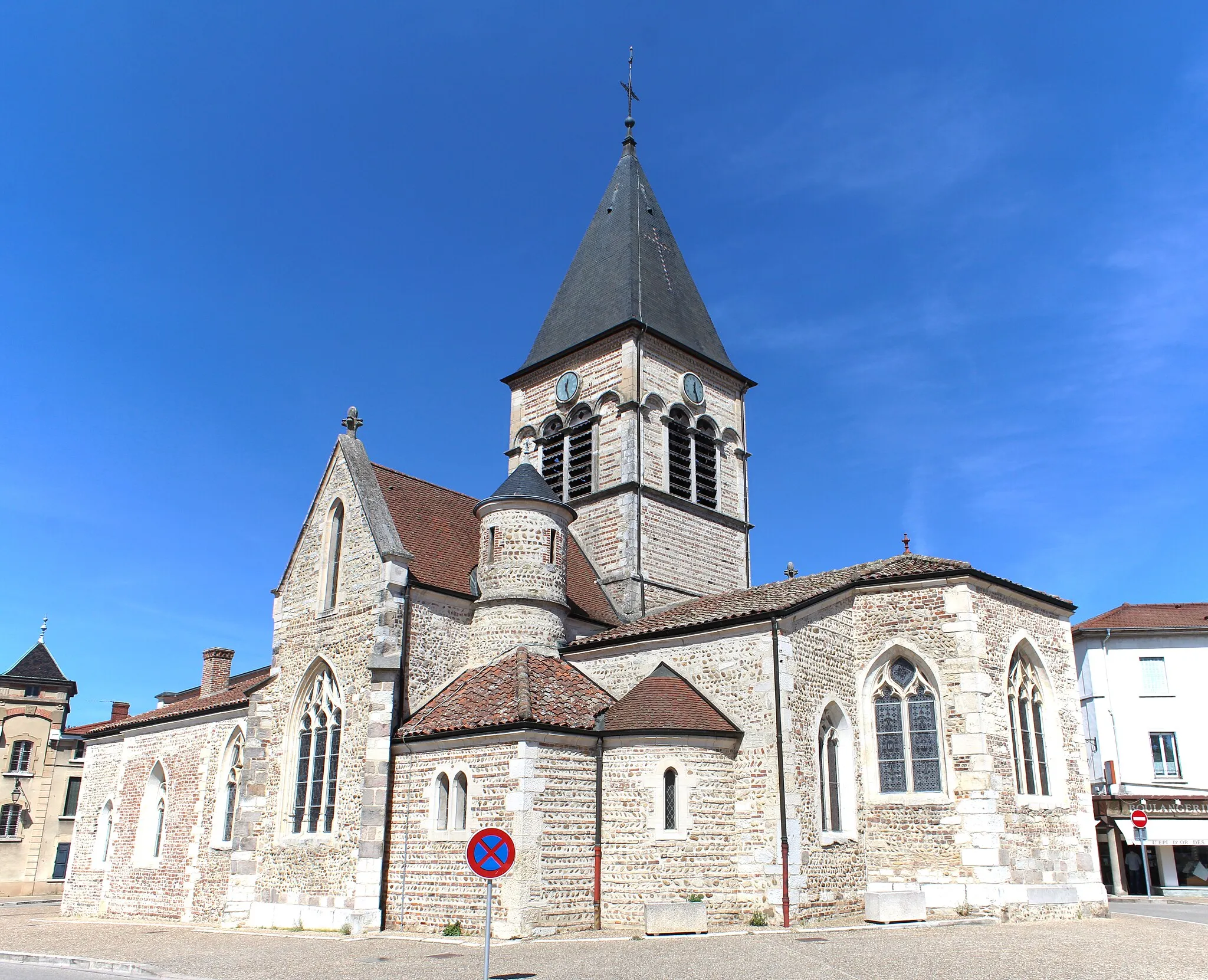 Photo showing: Église de la Nativité-de-la-Sainte-Vierge de Villars-les-Dombes.