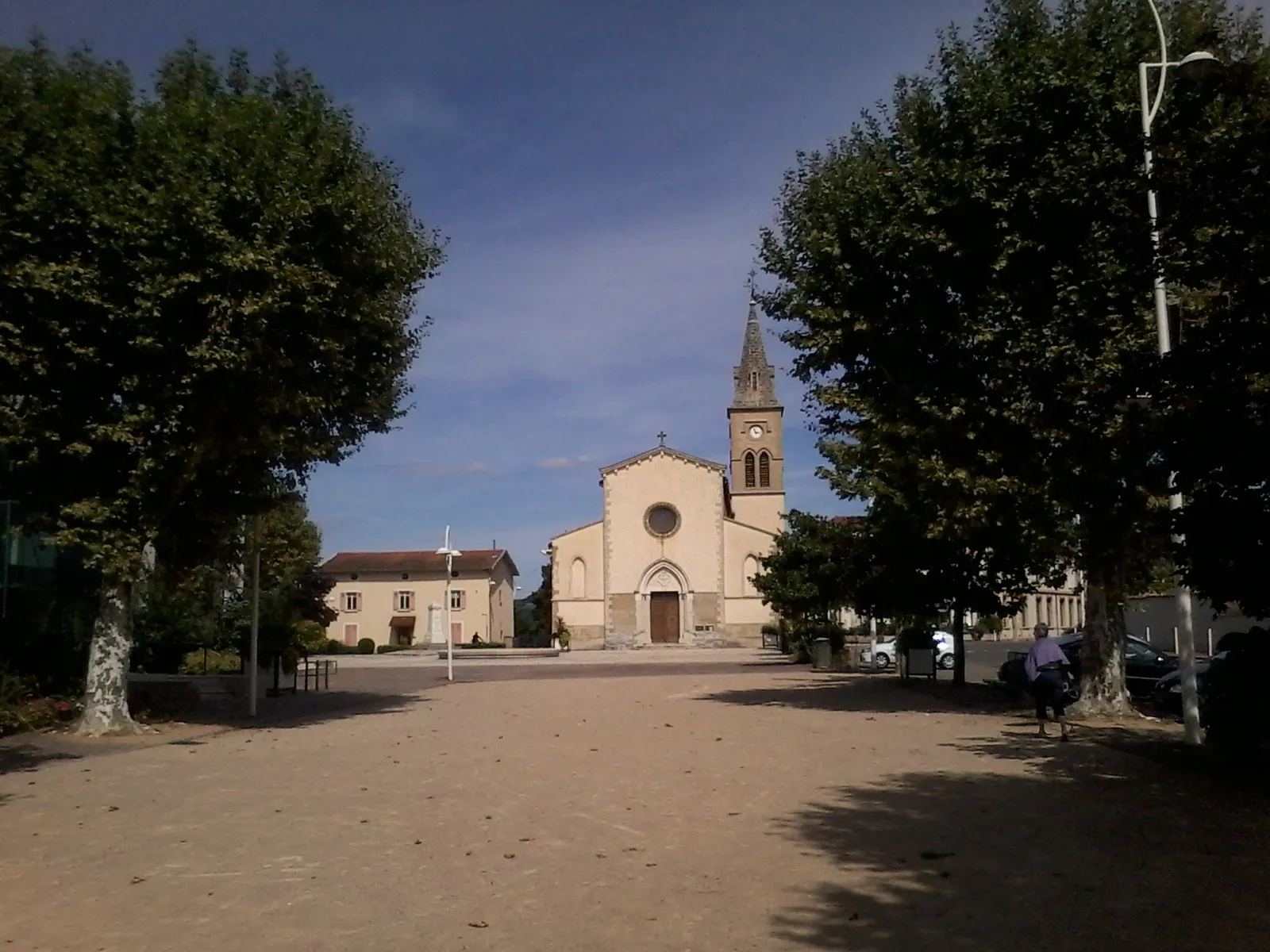 Photo showing: Place centrale de Pont-Evêque (Isère)