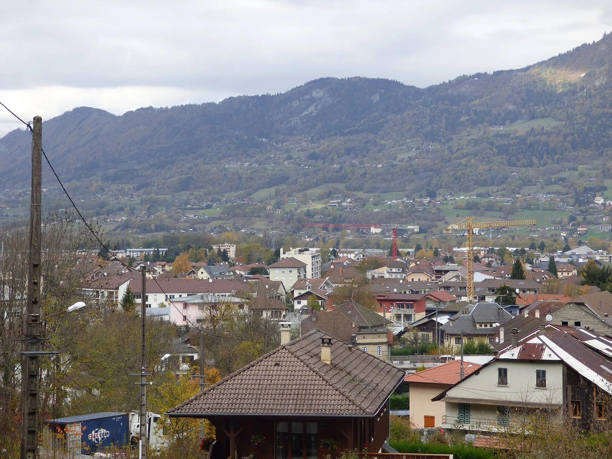 Photo showing: Vue direction nord sur Scionzier (Haute-Savoie)